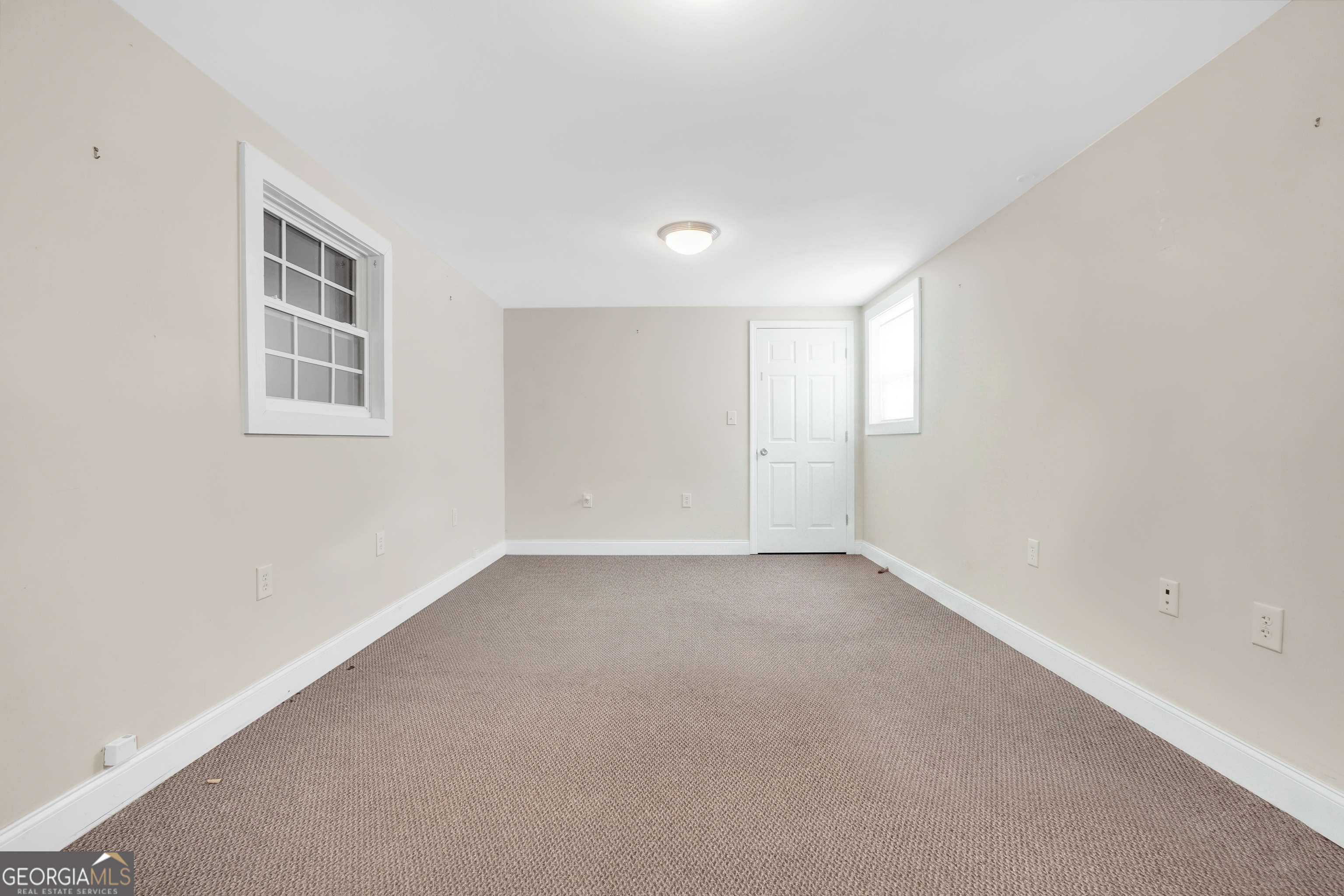 122 E Knight Road Property Photo 9