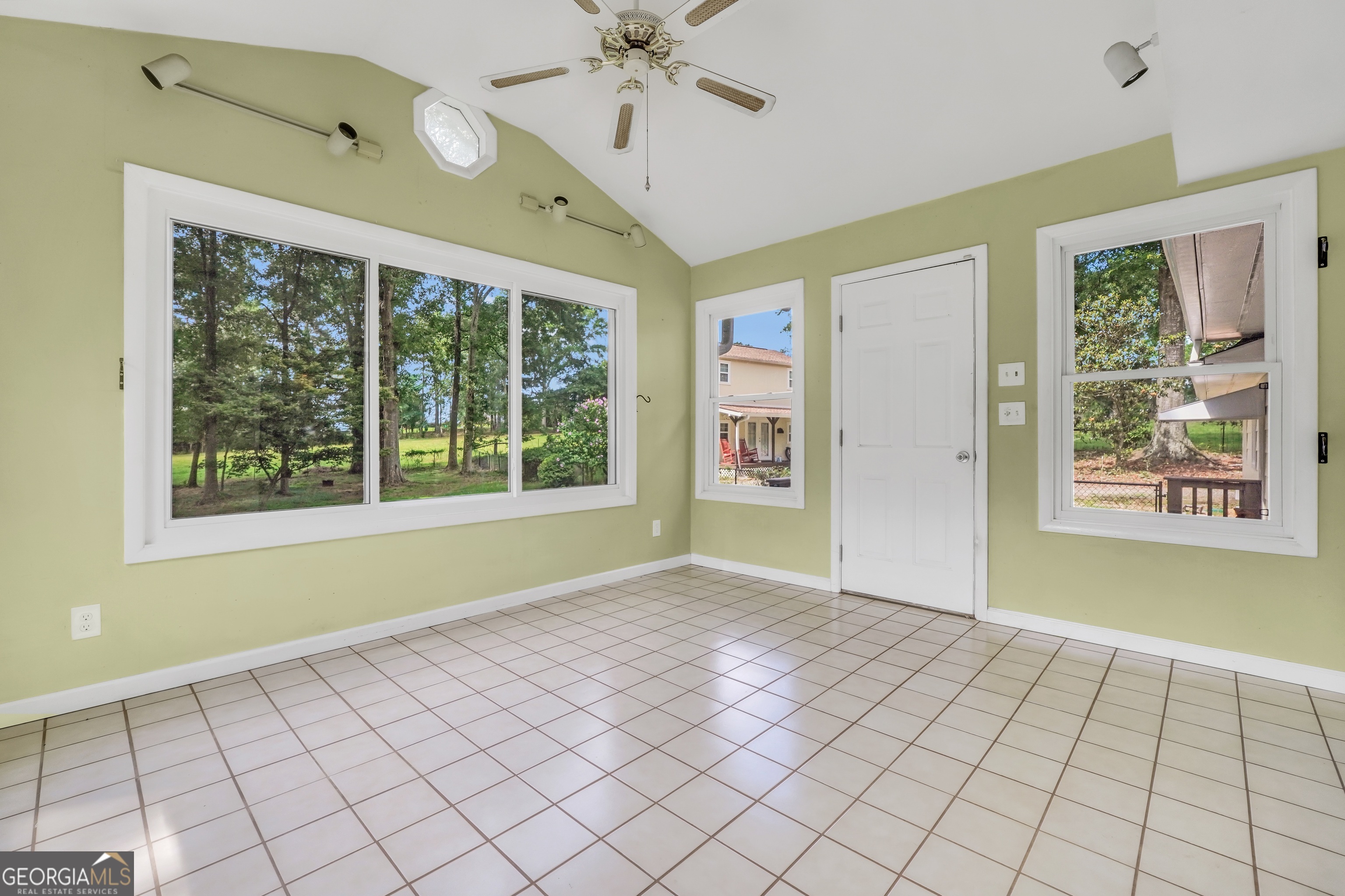 122 E Knight Road Property Photo 39
