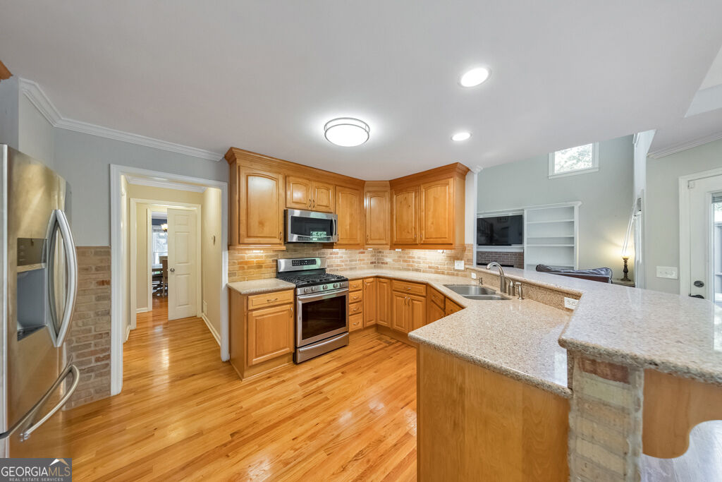 638 Braidwood Drive Nw Property Photo 2