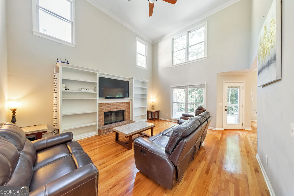 638 Braidwood Drive Nw Property Photo 4