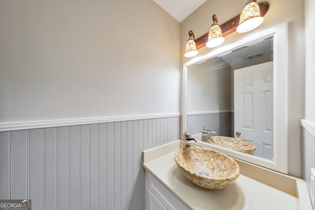 638 Braidwood Drive Nw Property Photo 22