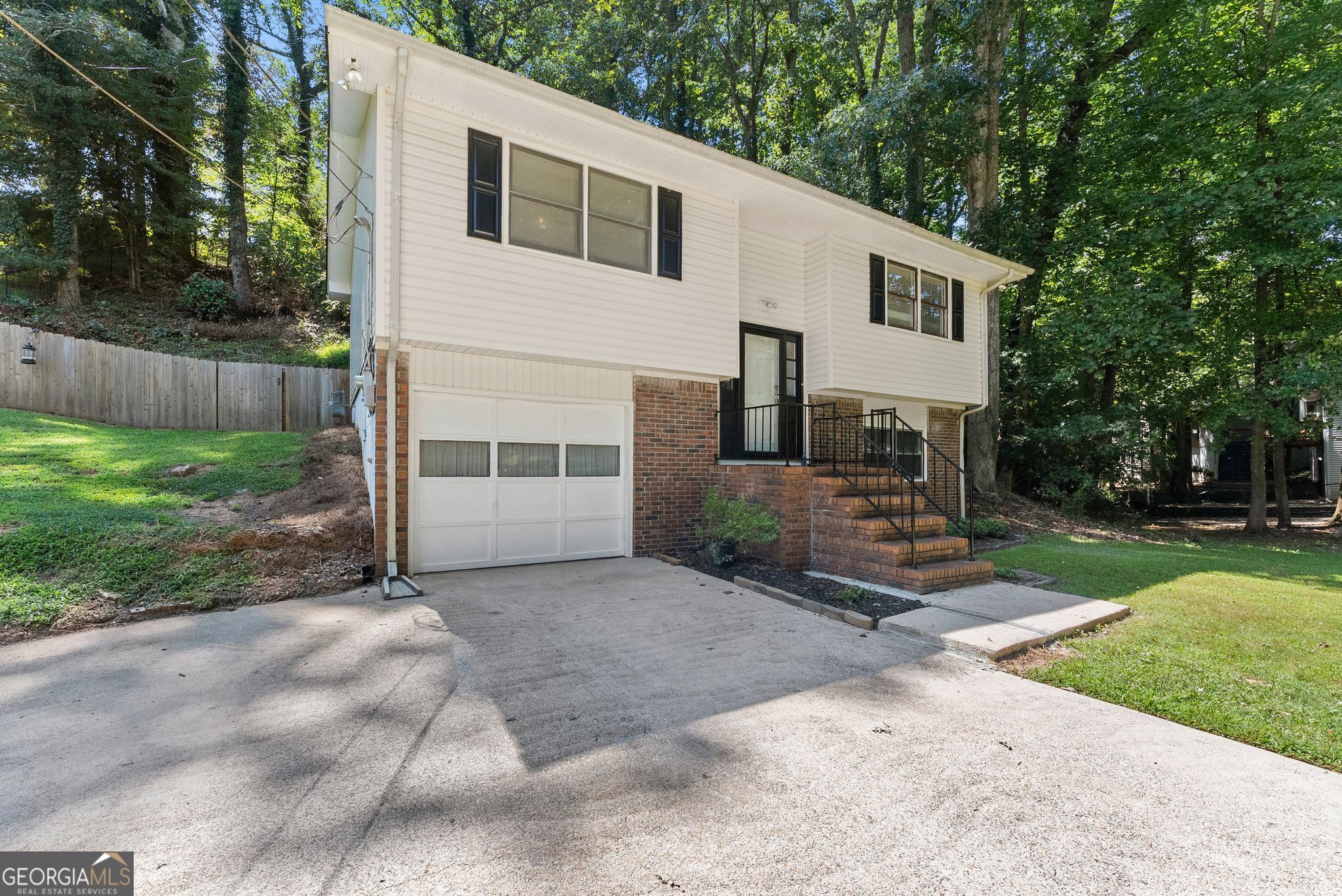 1421 Northwood Circle Ne Property Photo 3