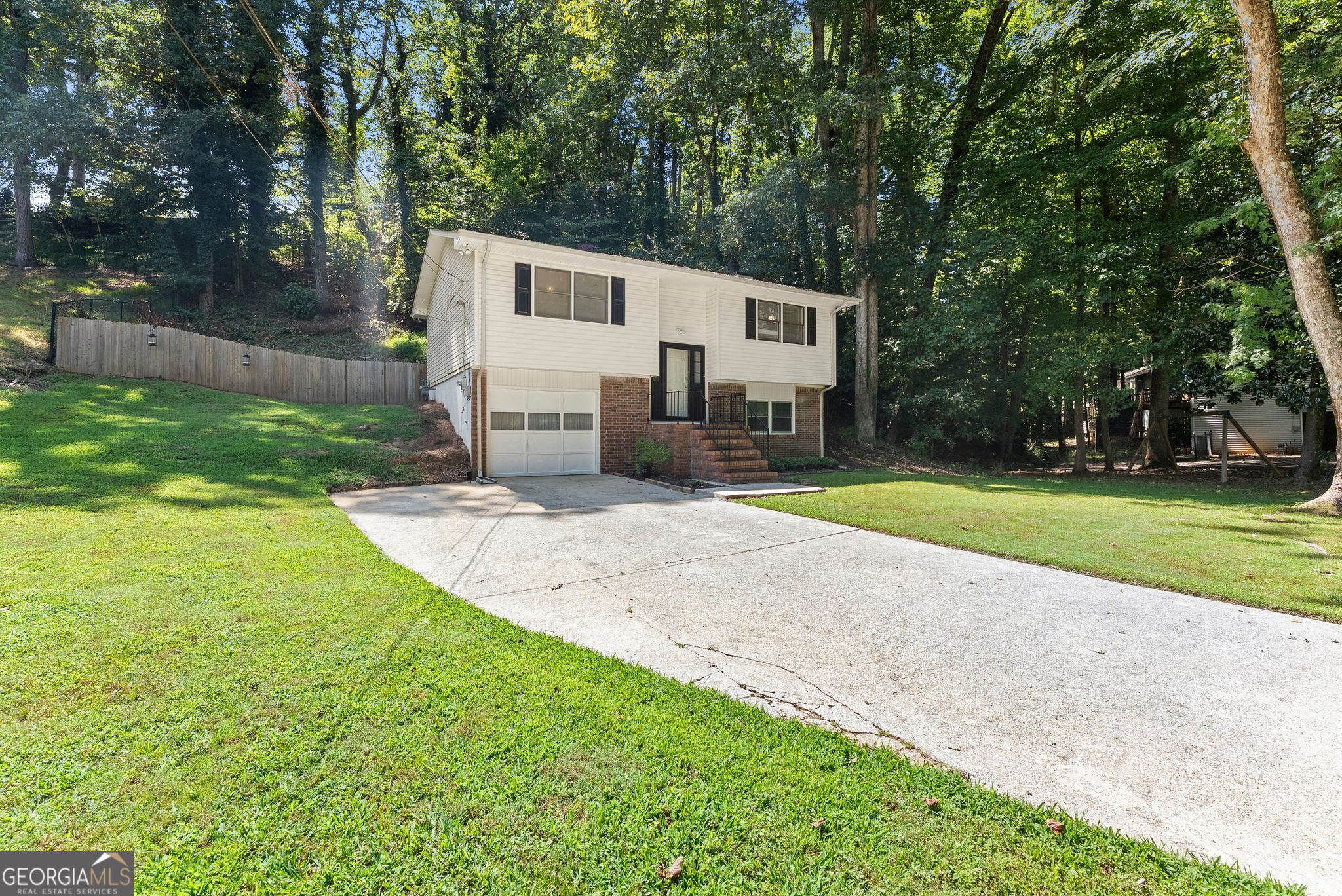 1421 Northwood Circle Ne Property Photo 4