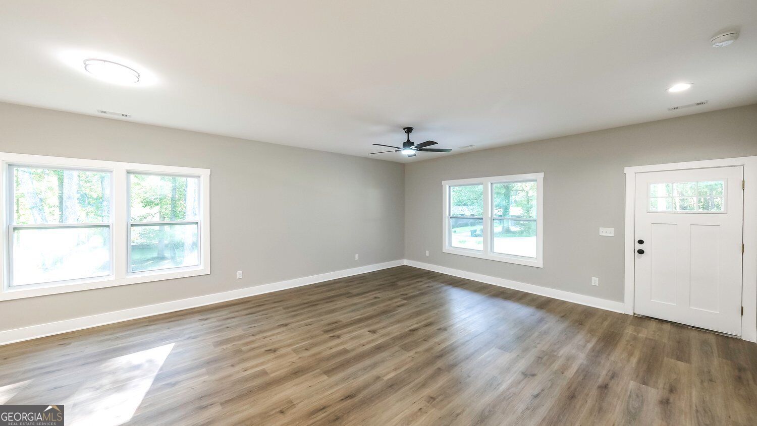 1118 Whispering Hills Drive Property Photo 4