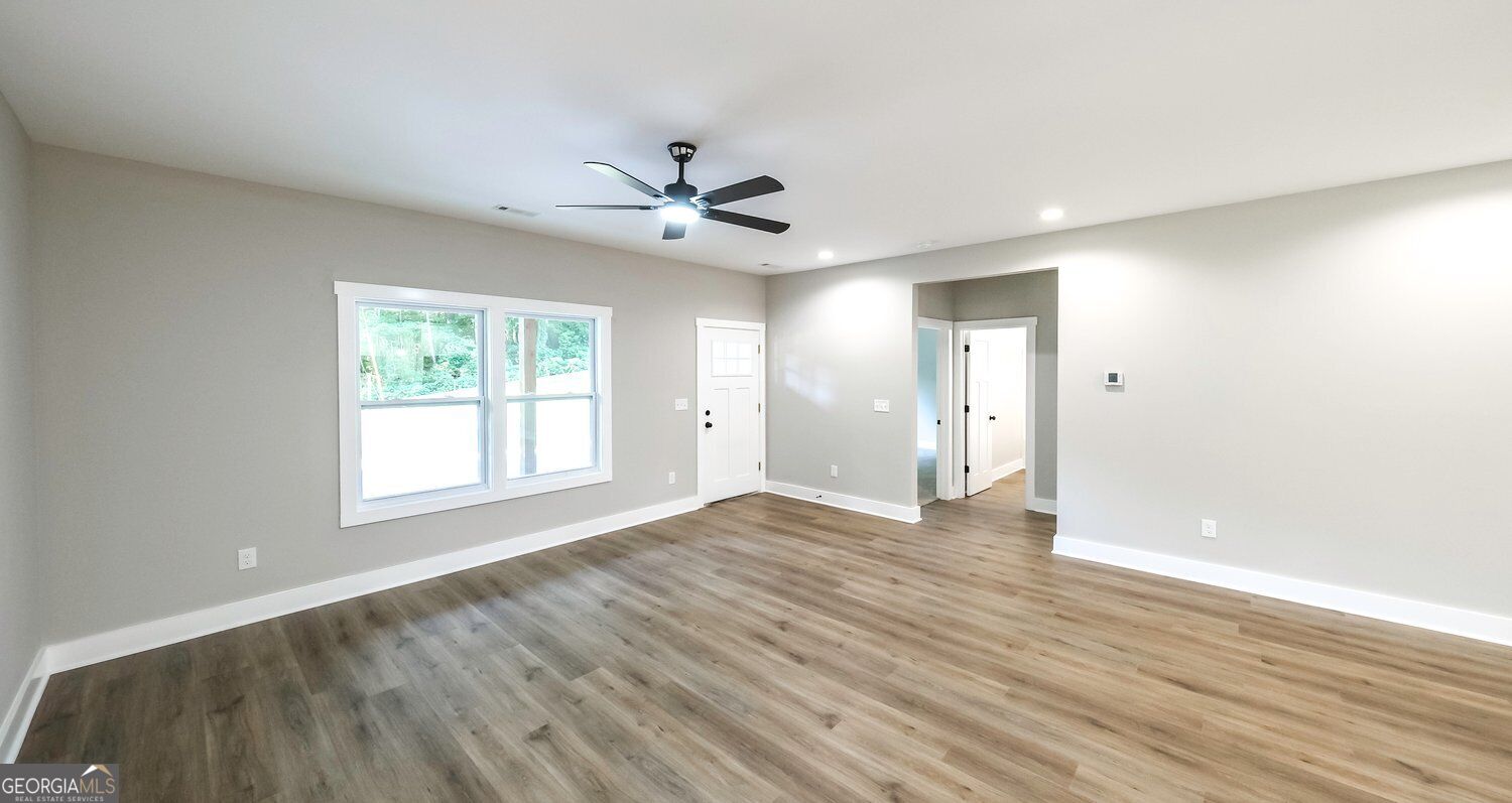 1118 Whispering Hills Drive Property Photo 5