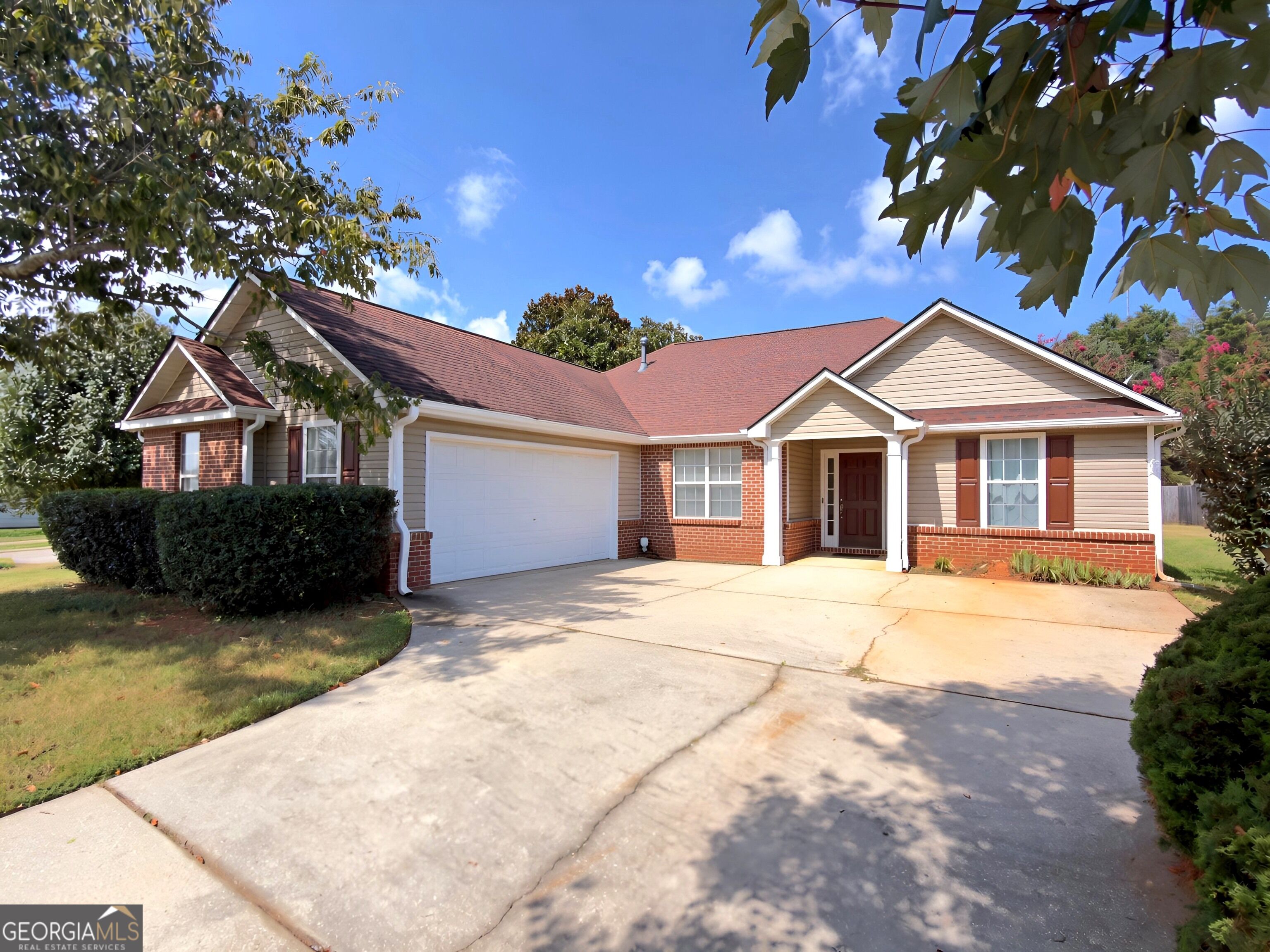 5075 Towne Park Drive Property Photo 2