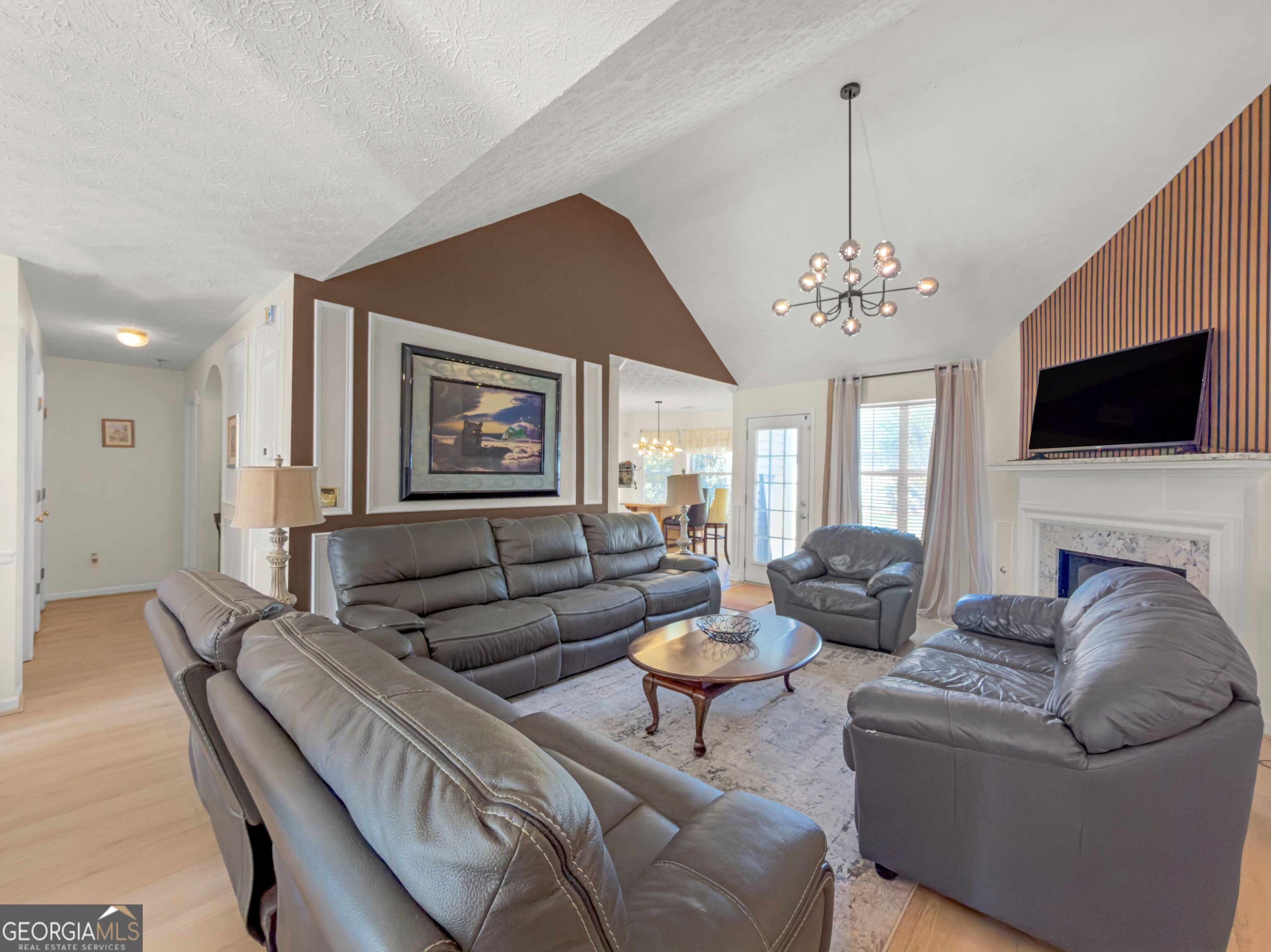 5075 Towne Park Drive Property Photo 6