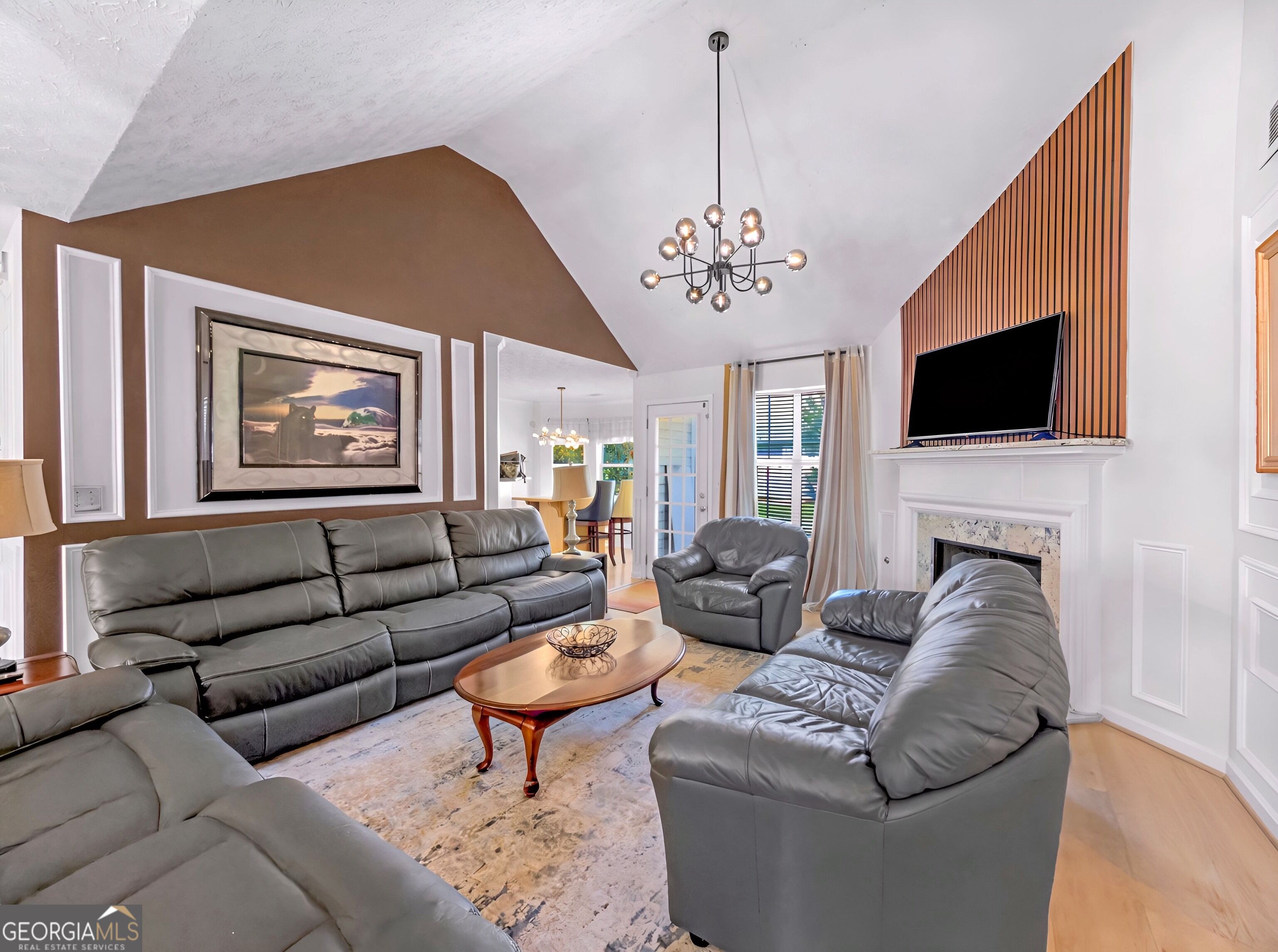 5075 Towne Park Drive Property Photo 8