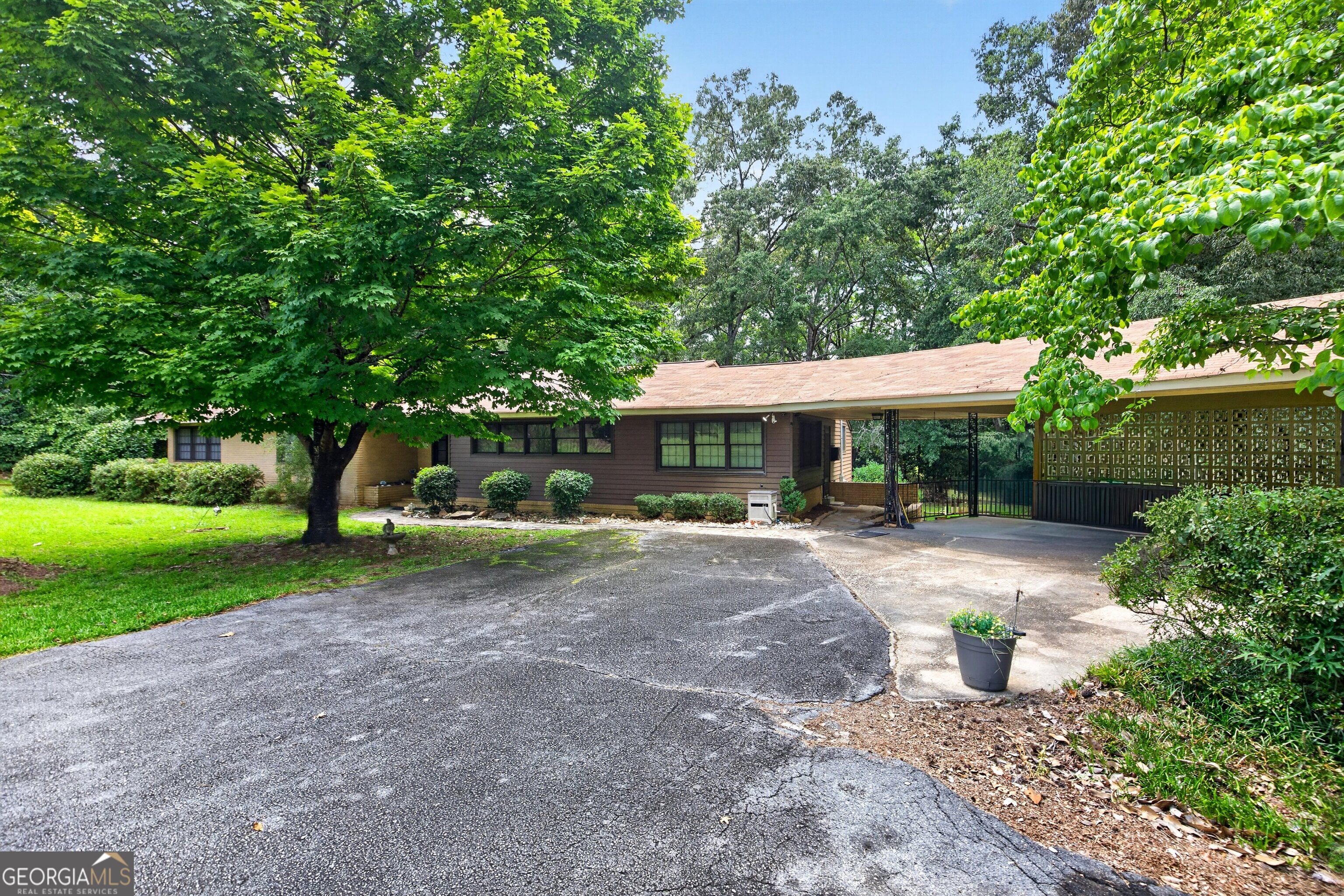 514 Farris Boulevard Property Photo 2