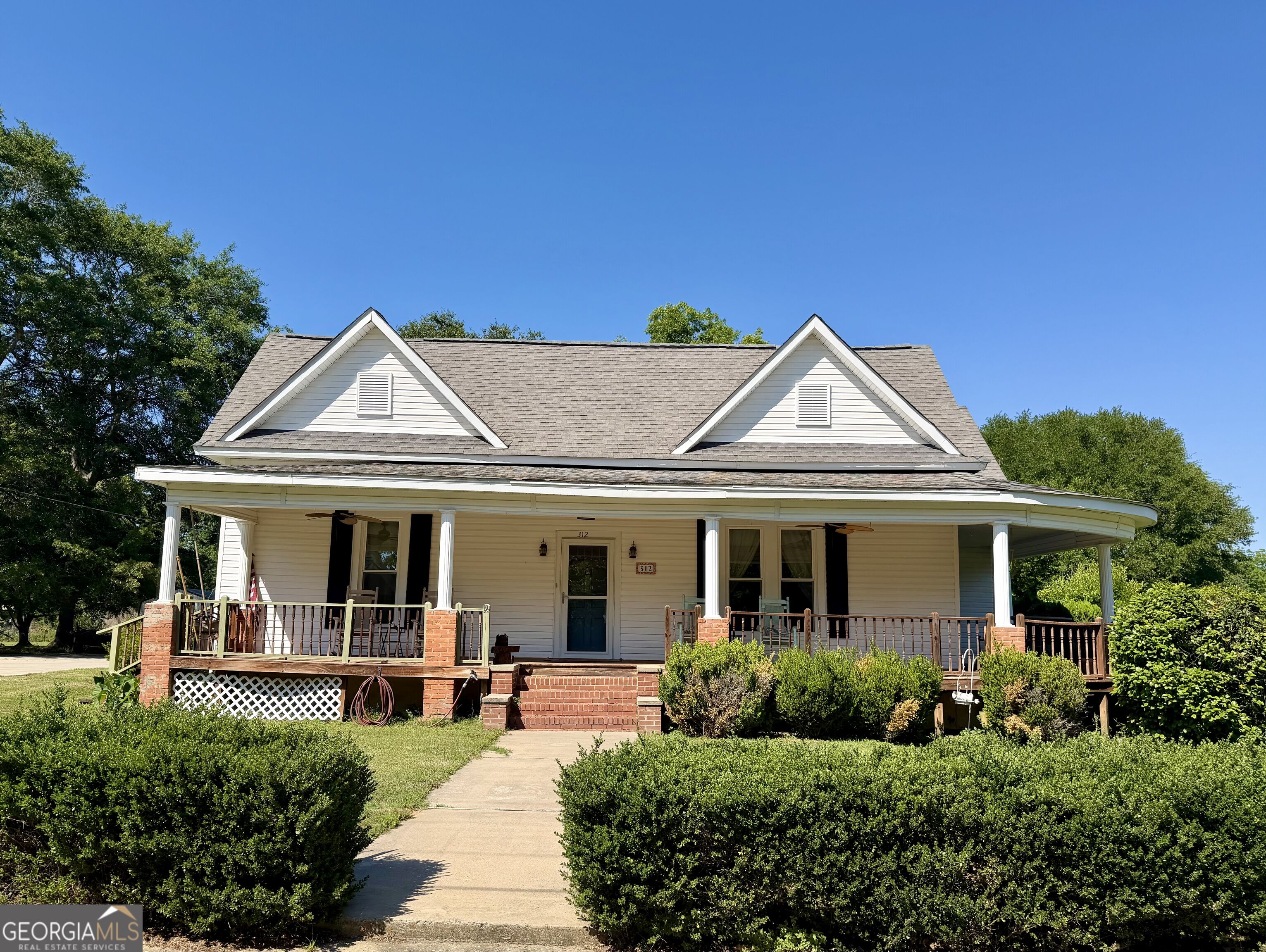 312 N Line Street Property Photo 1