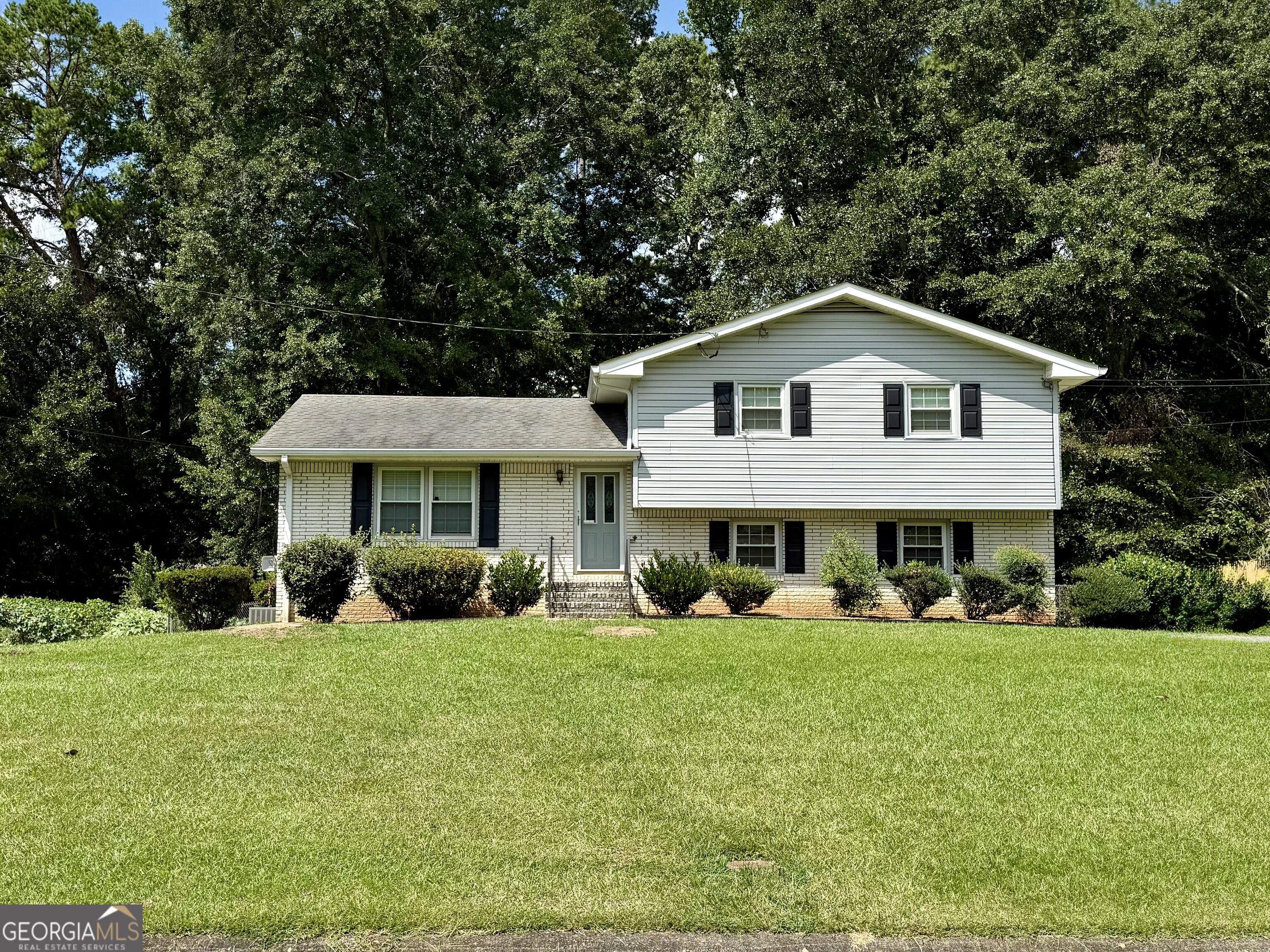 6641 Londonderry Drive Property Photo 1
