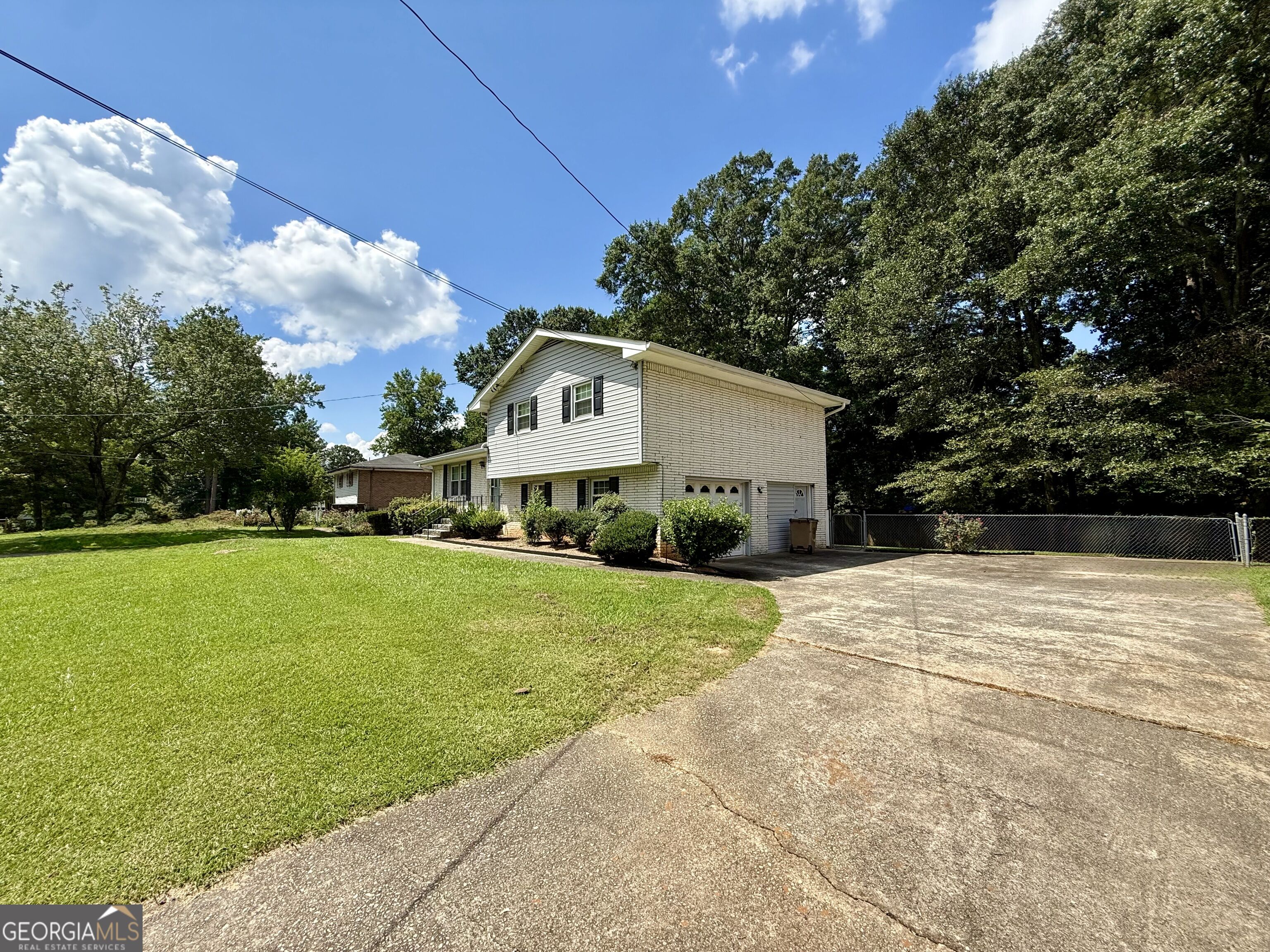 6641 Londonderry Drive Property Photo 2