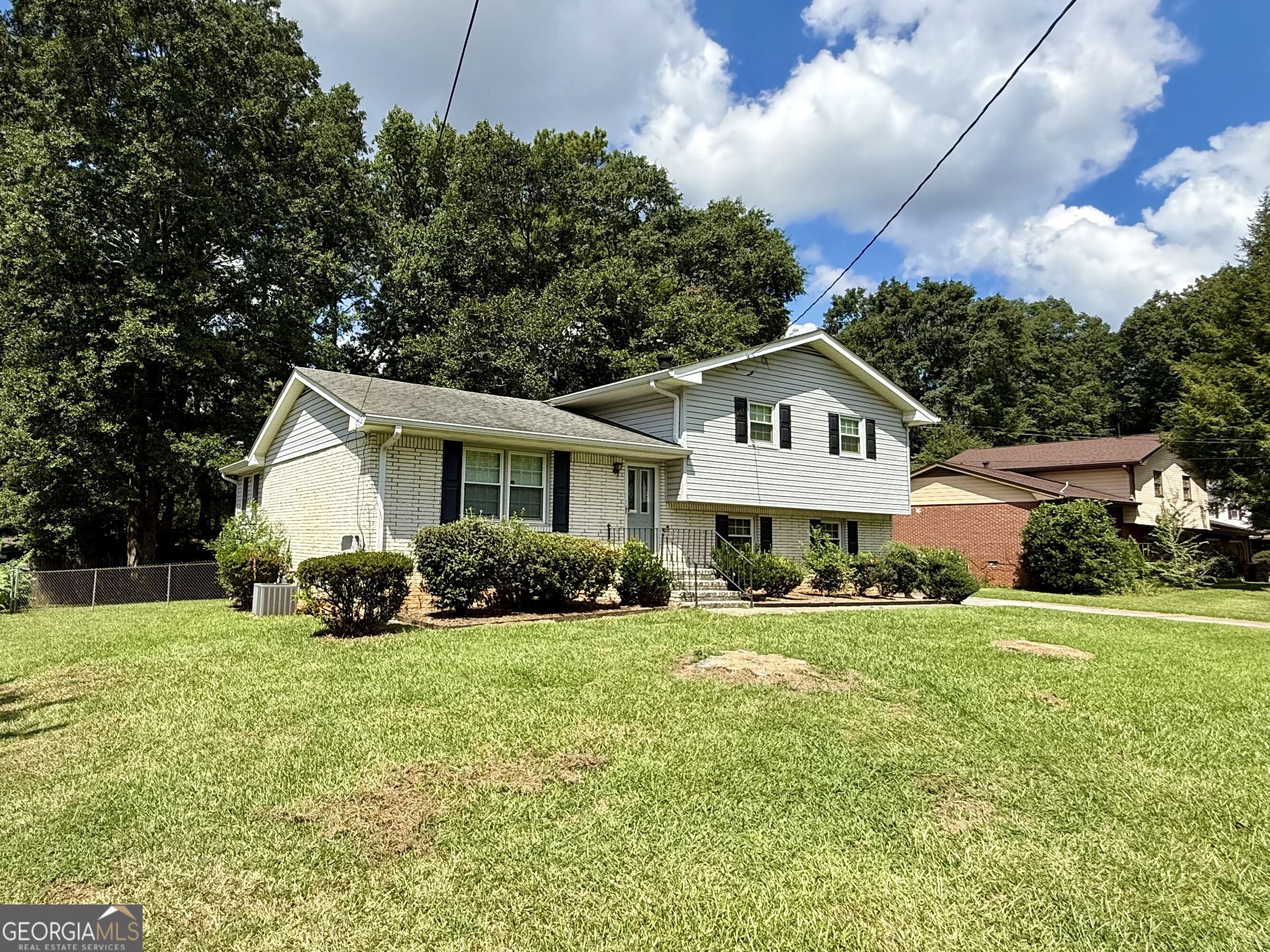6641 Londonderry Drive Property Photo 3