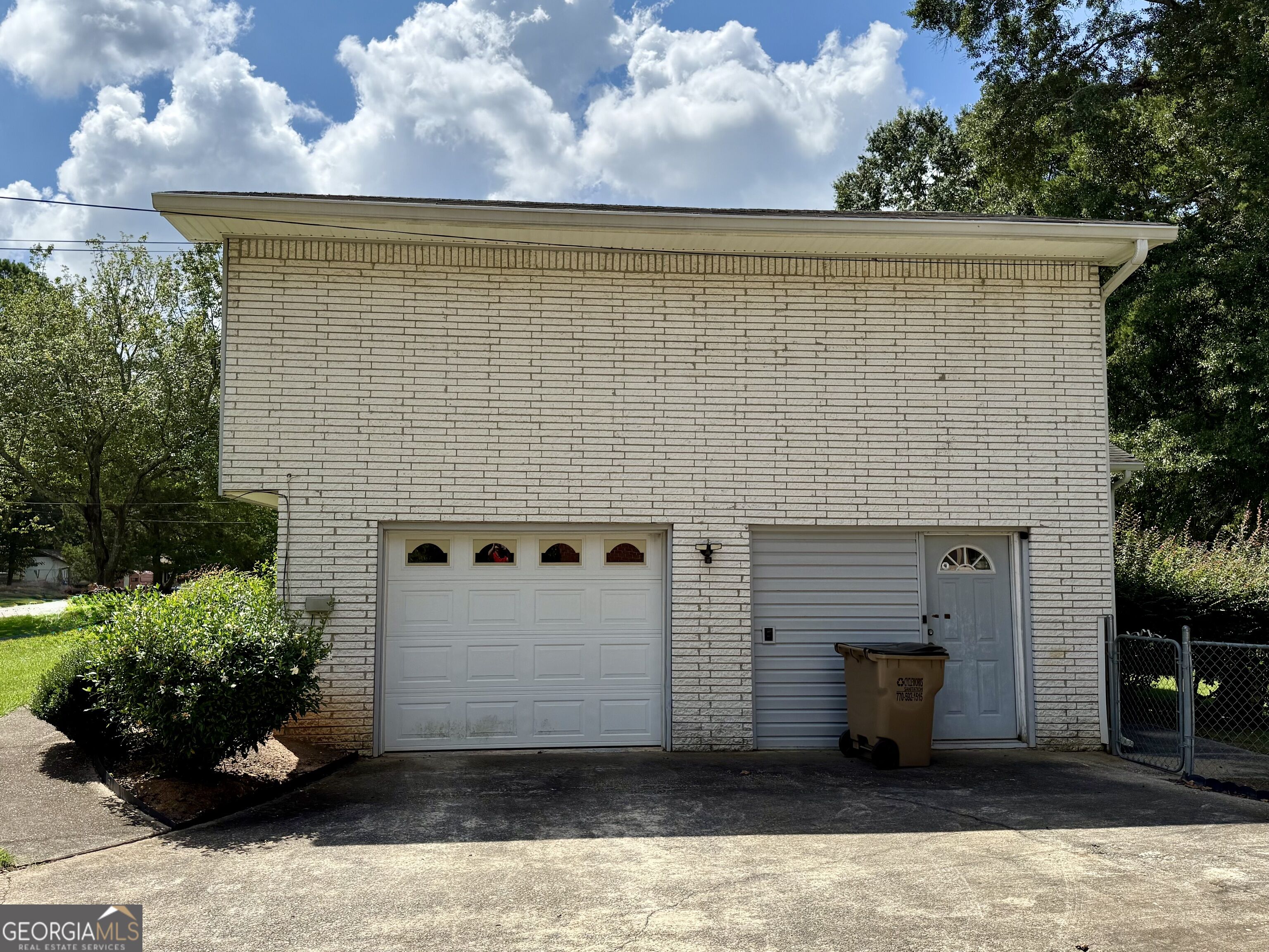 6641 Londonderry Drive Property Photo 4