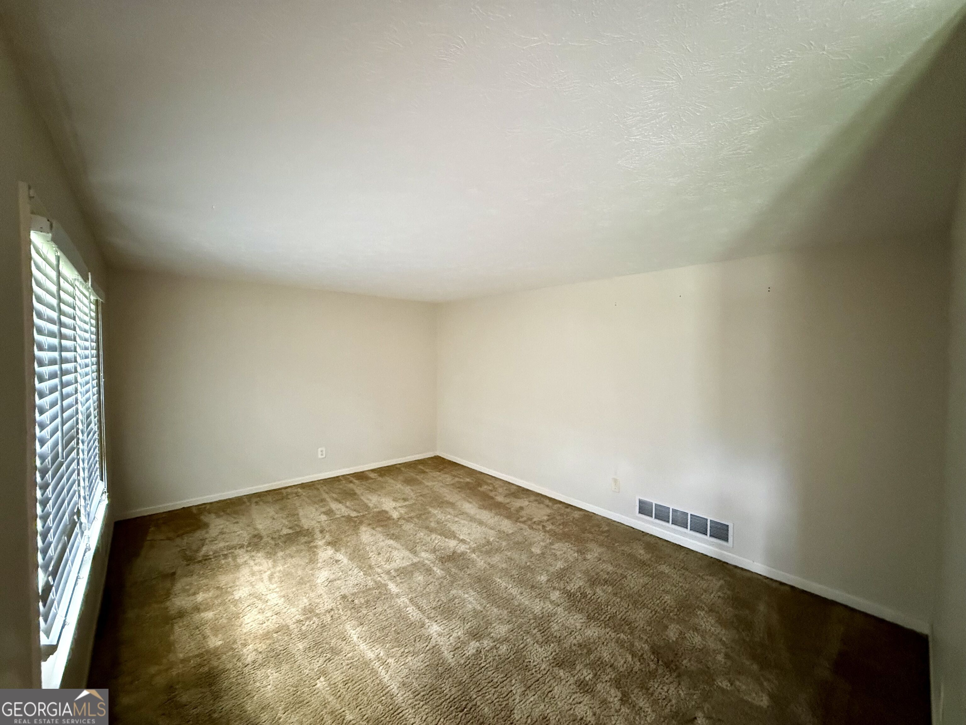 6641 Londonderry Drive Property Photo 9