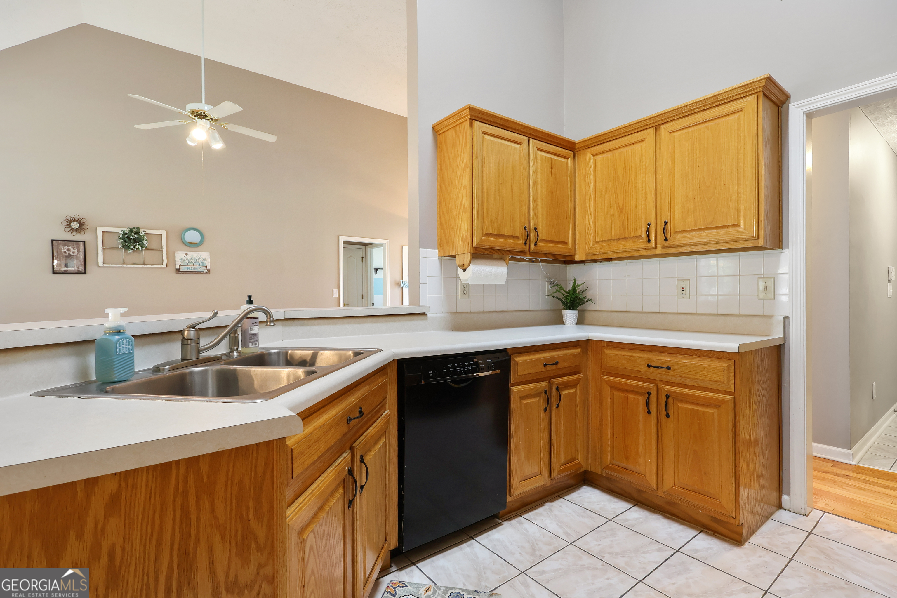 200 Chatfield Way Property Photo 11