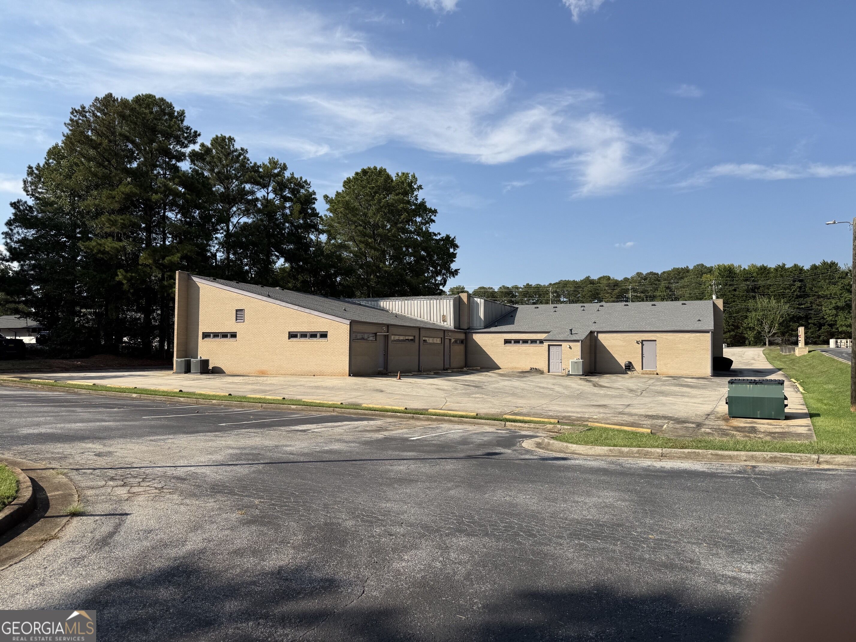 704 Breedlove Drive Property Photo 3