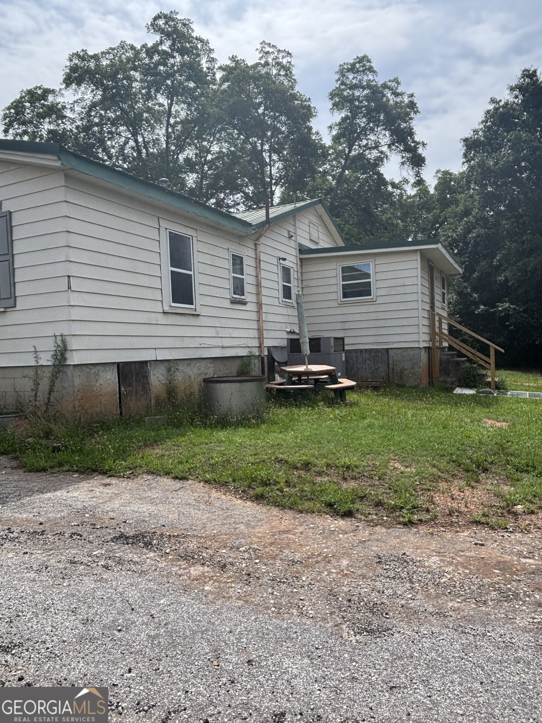 5355 Salem Road Property Photo 4