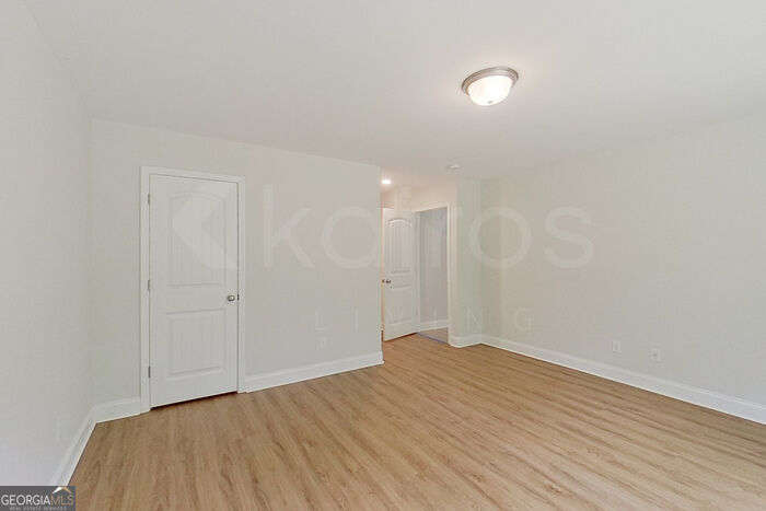 223 Western Red Cedar Drive Property Photo 17