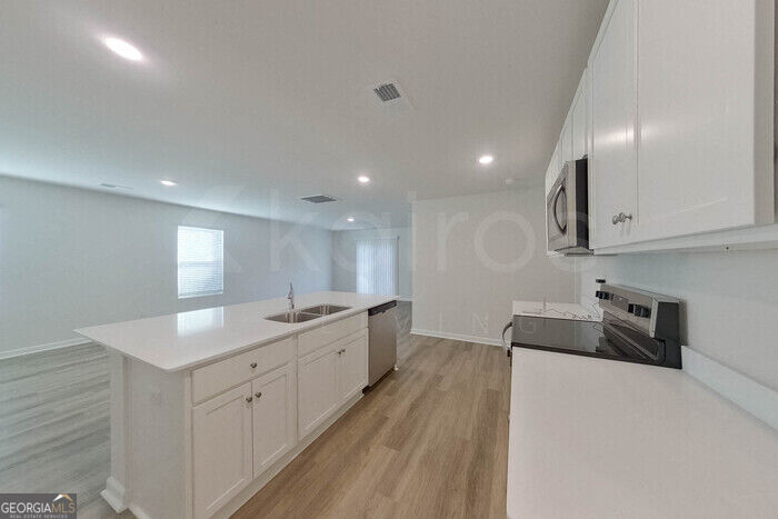 112 Overstreet Way Property Photo 6