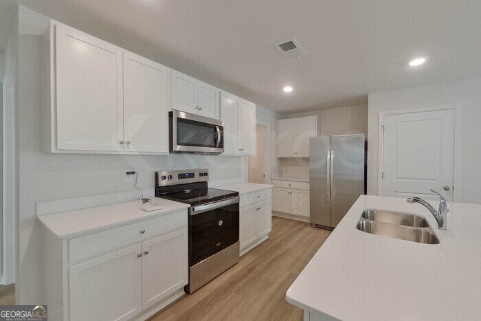 112 Overstreet Way Property Photo 7