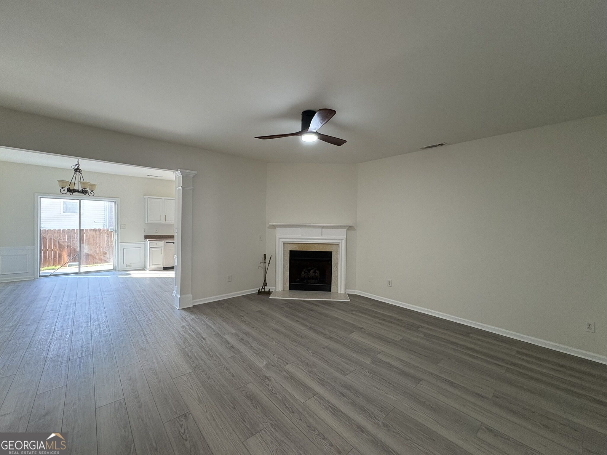 2193 Executive Drive Property Photo 3