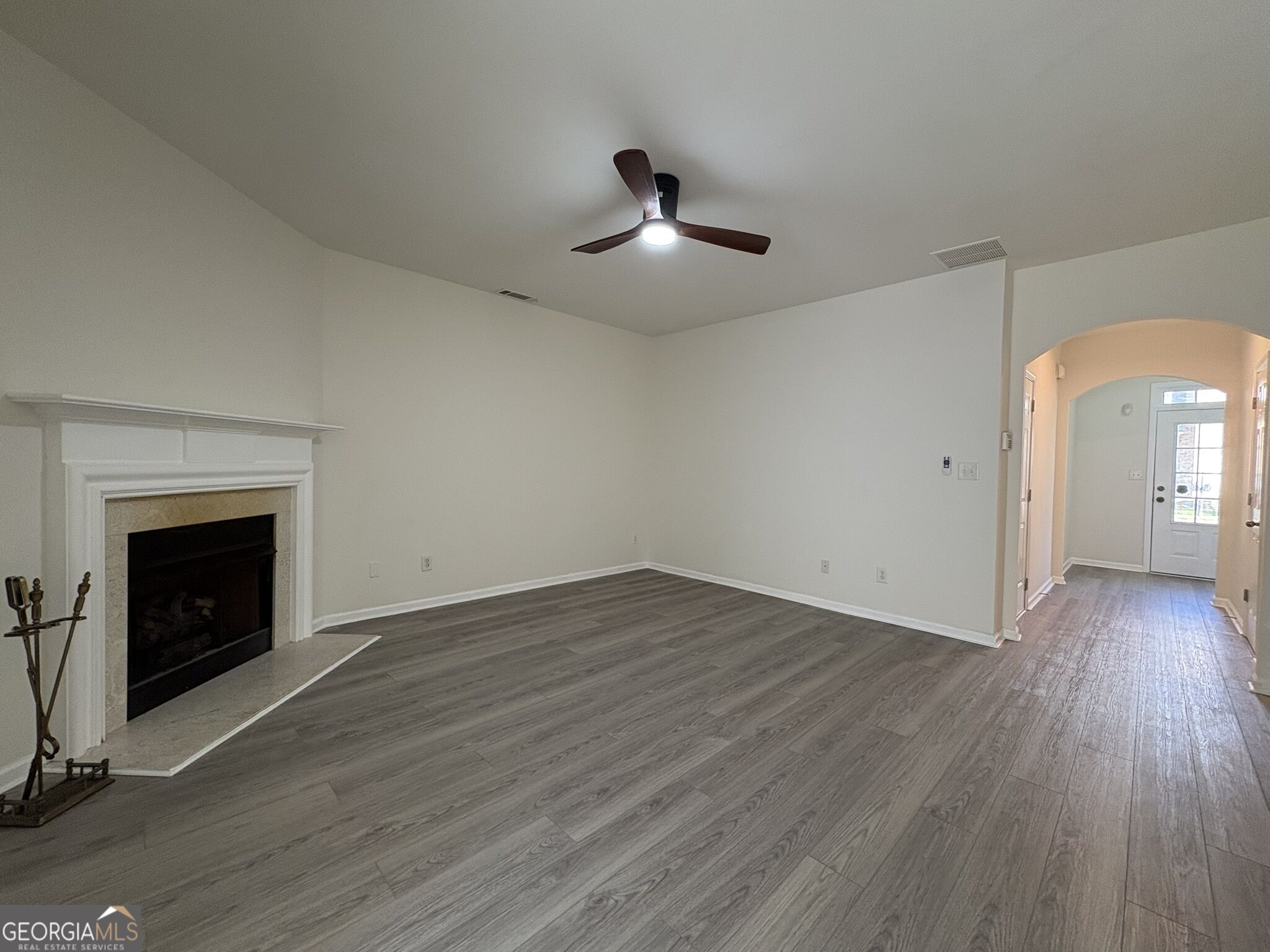 2193 Executive Drive Property Photo 4