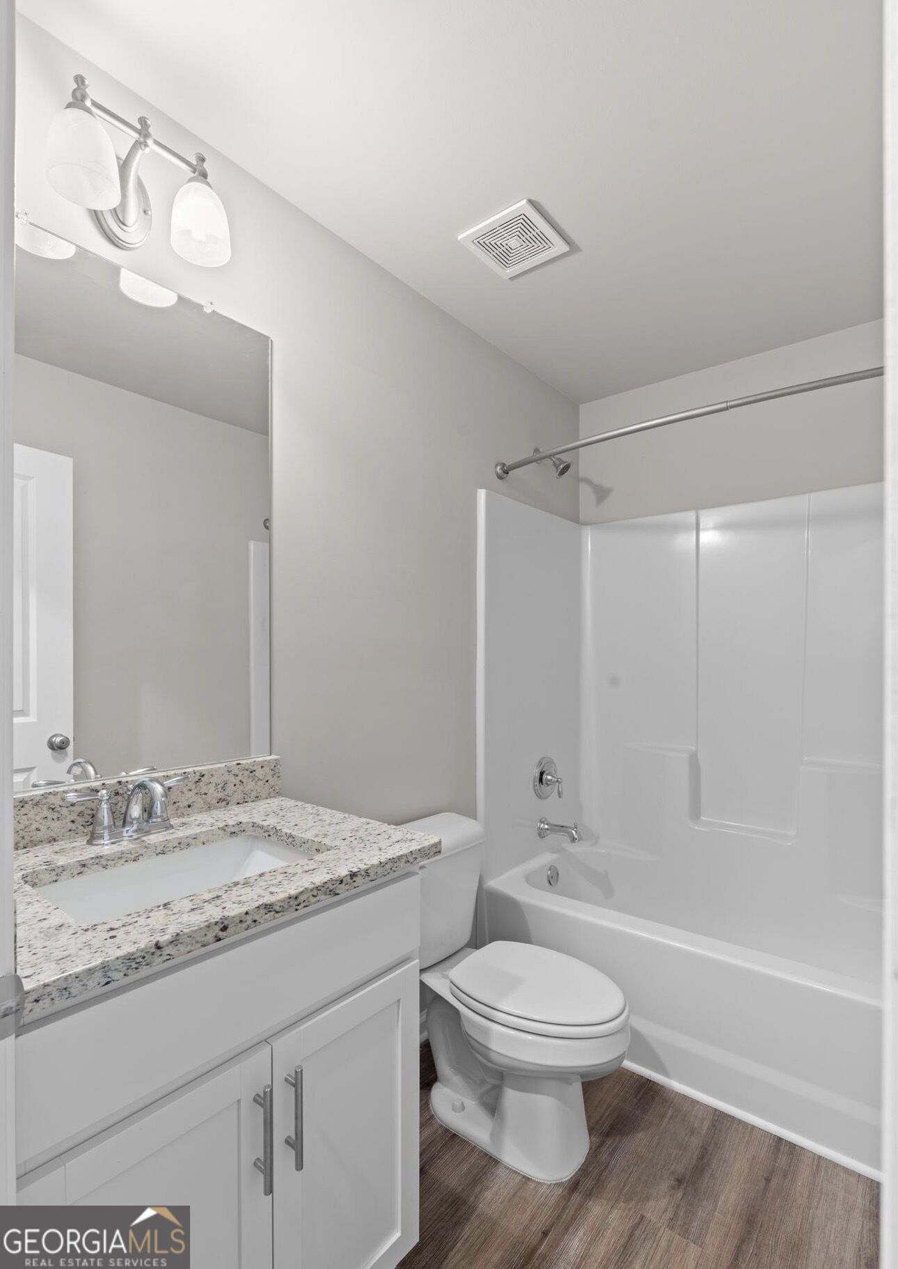 175 Pine St Property Photo 9