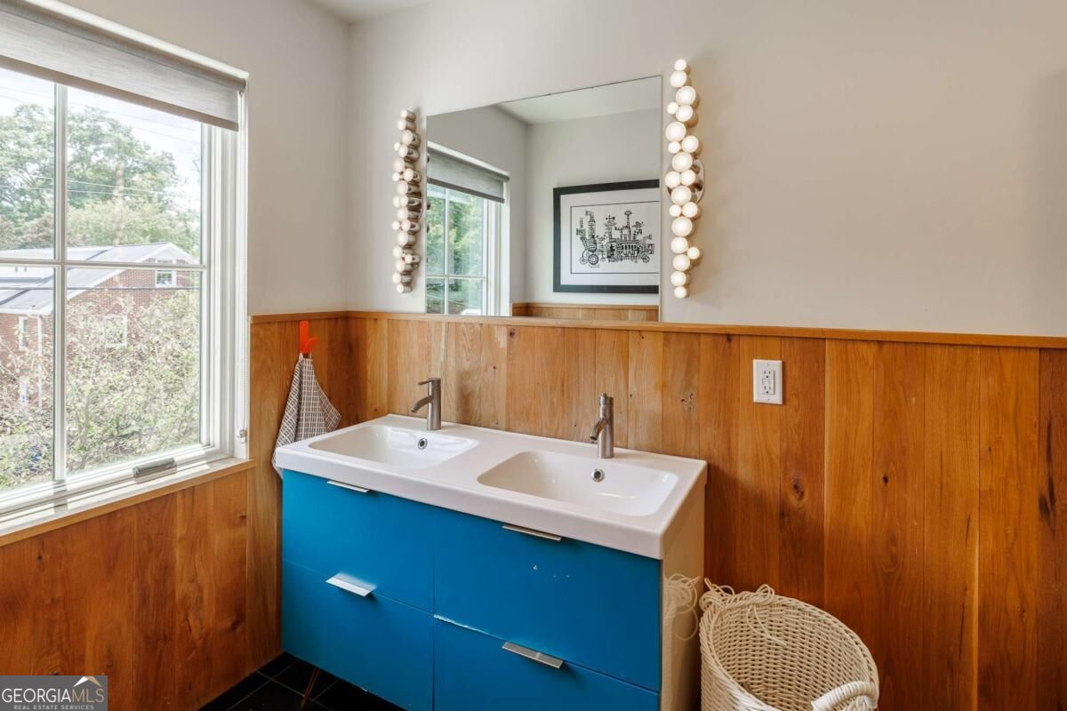 610 Holman Avenue Property Photo 43