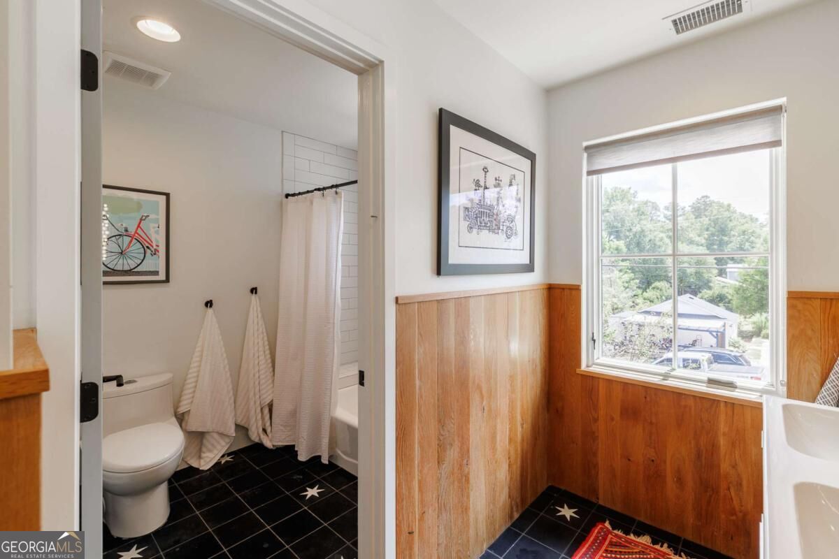 610 Holman Avenue Property Photo 44