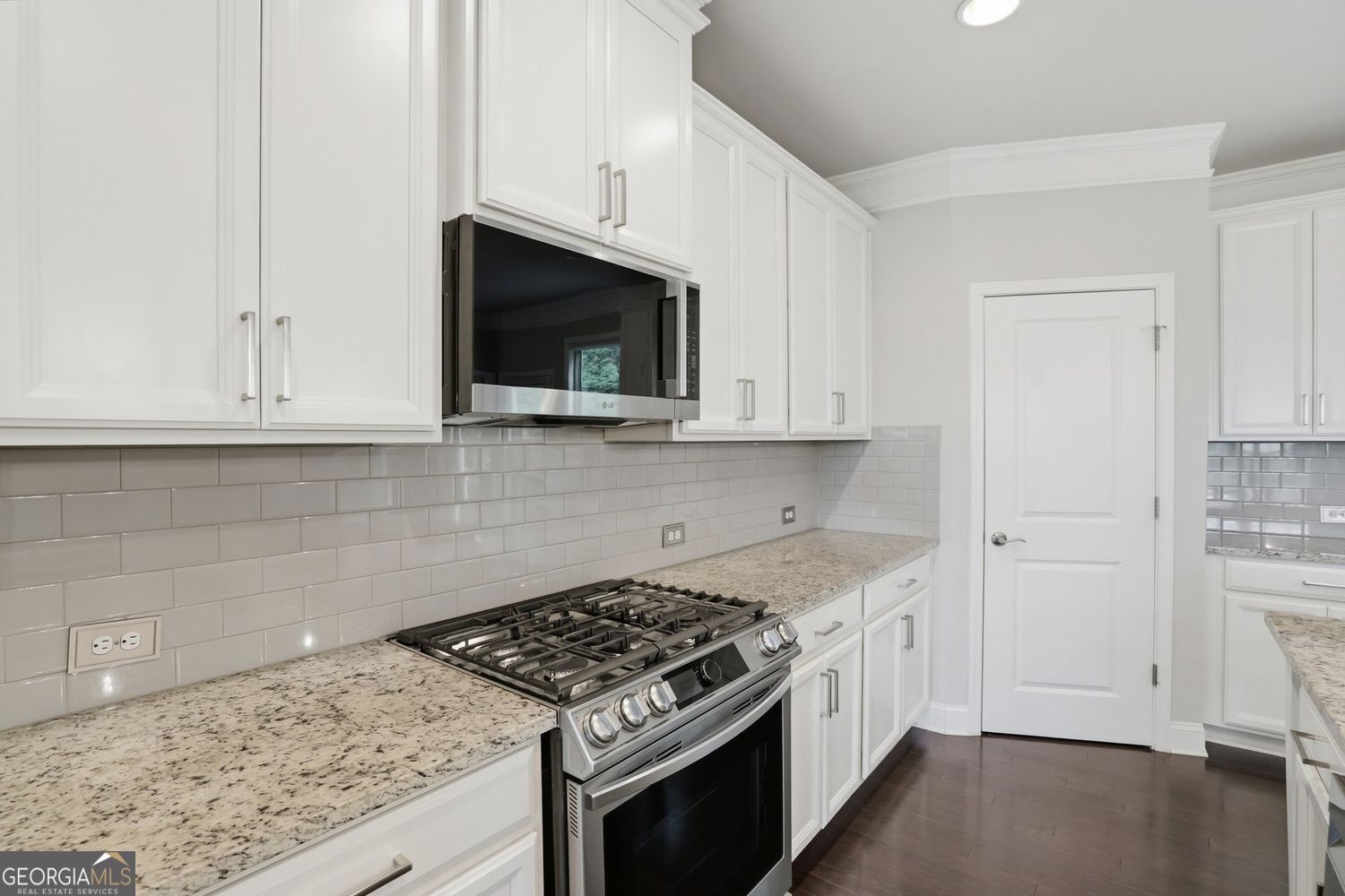 6428 Brookside Boulevard Se Property Photo 9