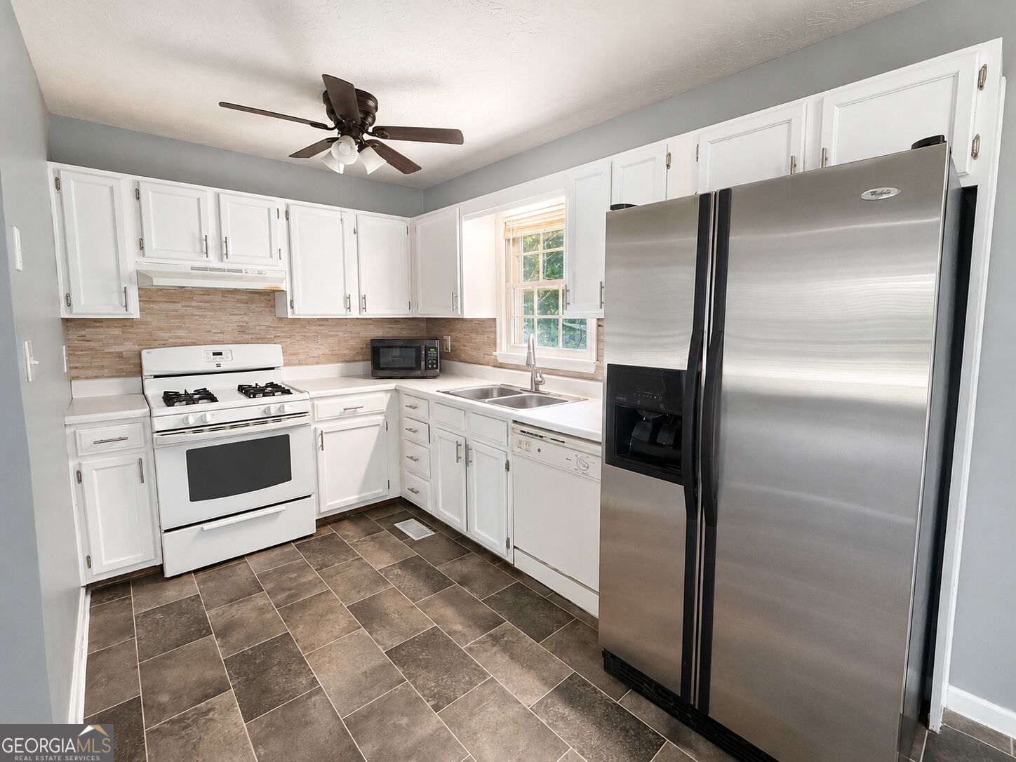 176 Deerfield Drive Property Photo 6
