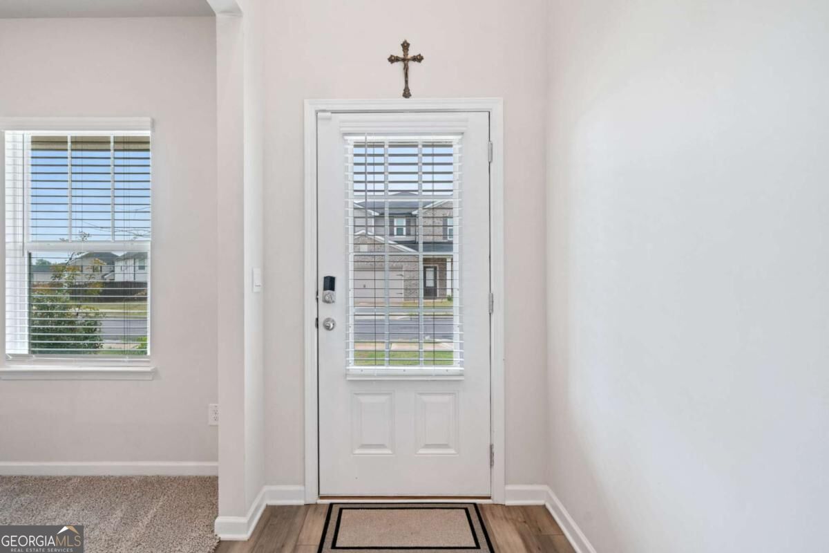 5911 Green Ash Court Property Photo 6