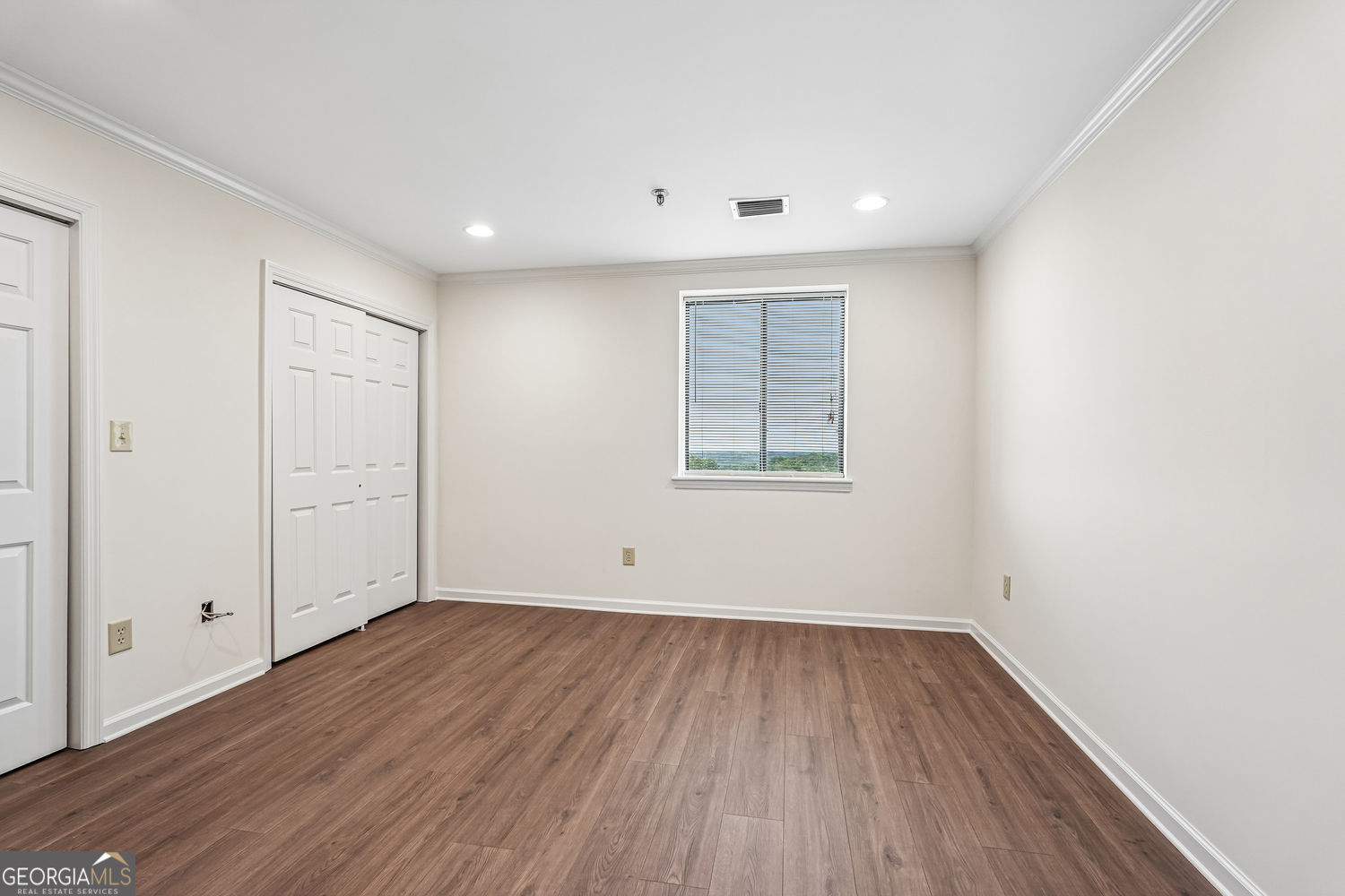 300 Johnson Ferry Rd Property Photo 10