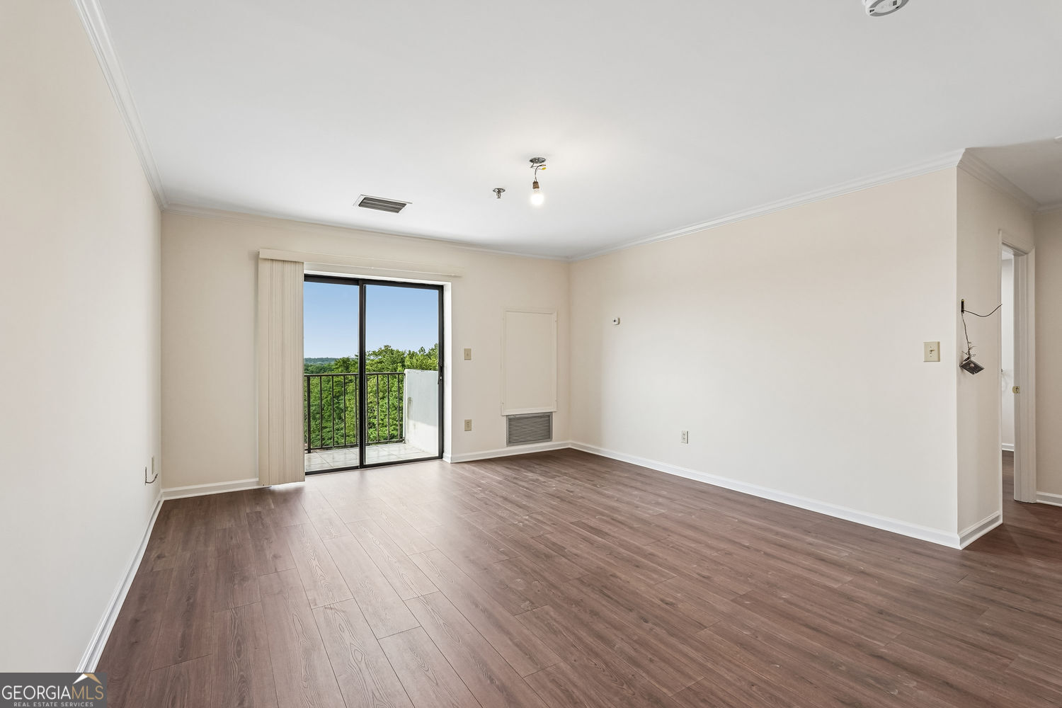 300 Johnson Ferry Rd Property Photo 14