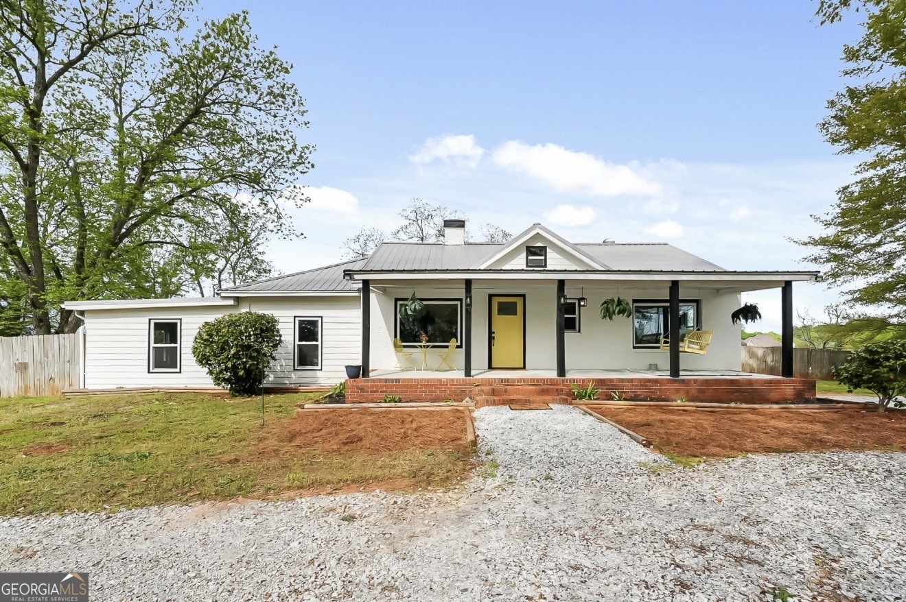1015 Sid Hunter Road Property Photo 1