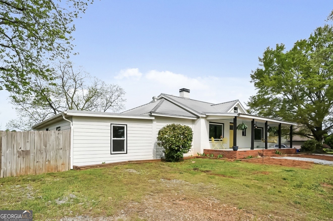 1015 Sid Hunter Road Property Photo 3
