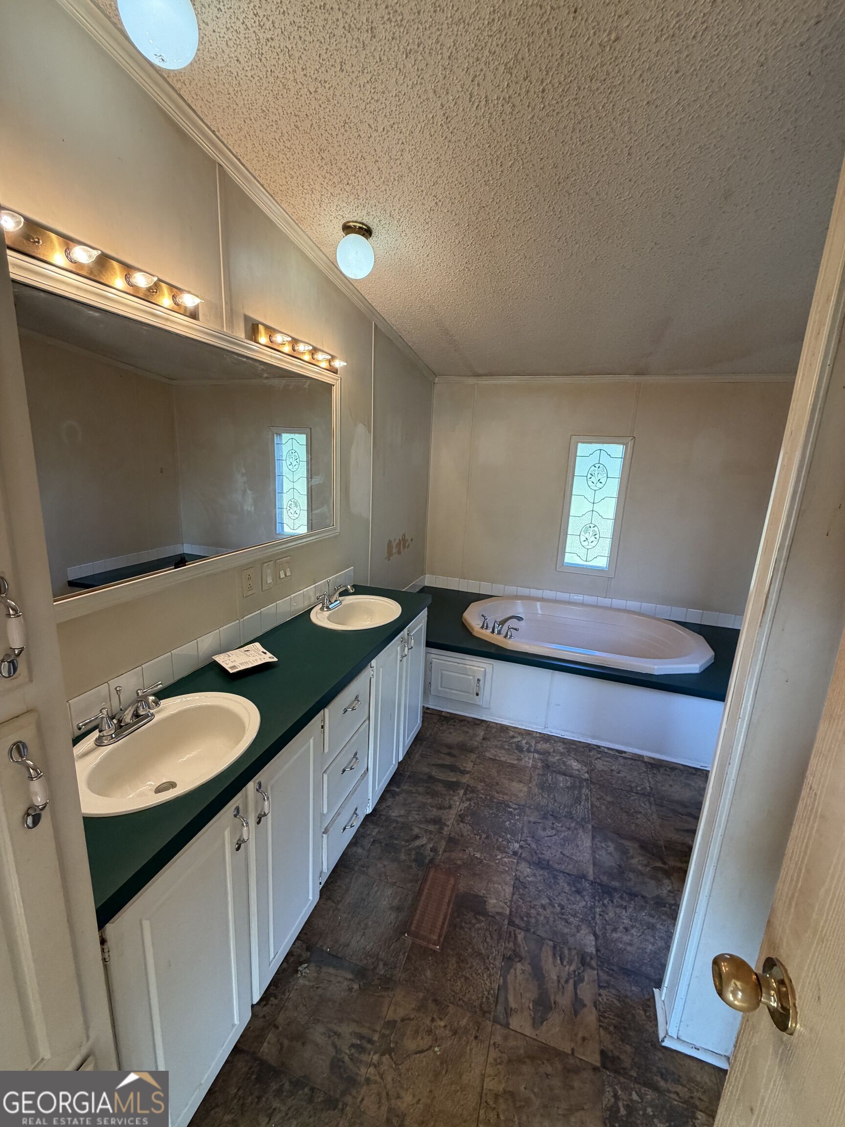 385 Dean Road Property Photo 10