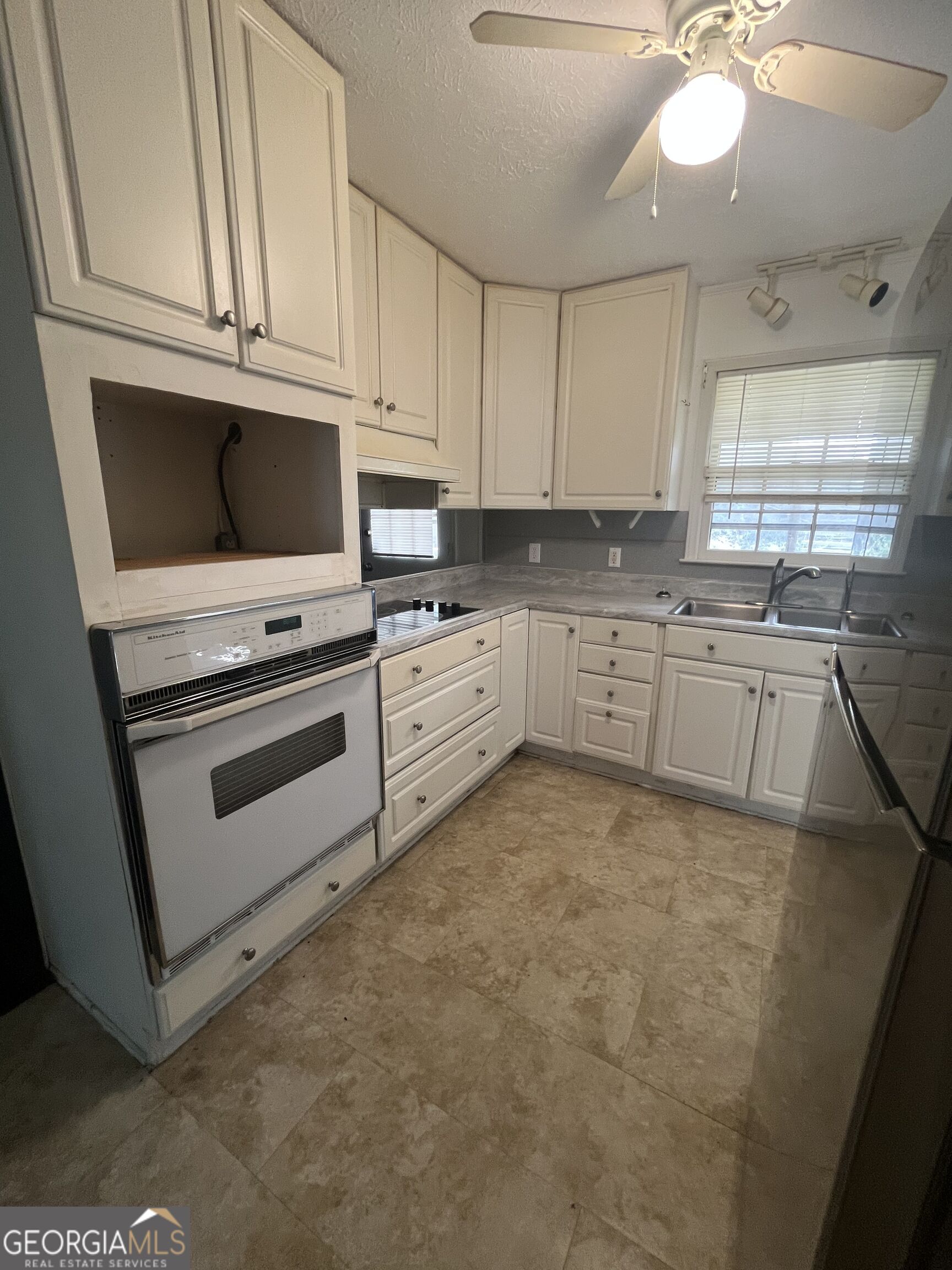 6570 Jones Road Property Photo 5