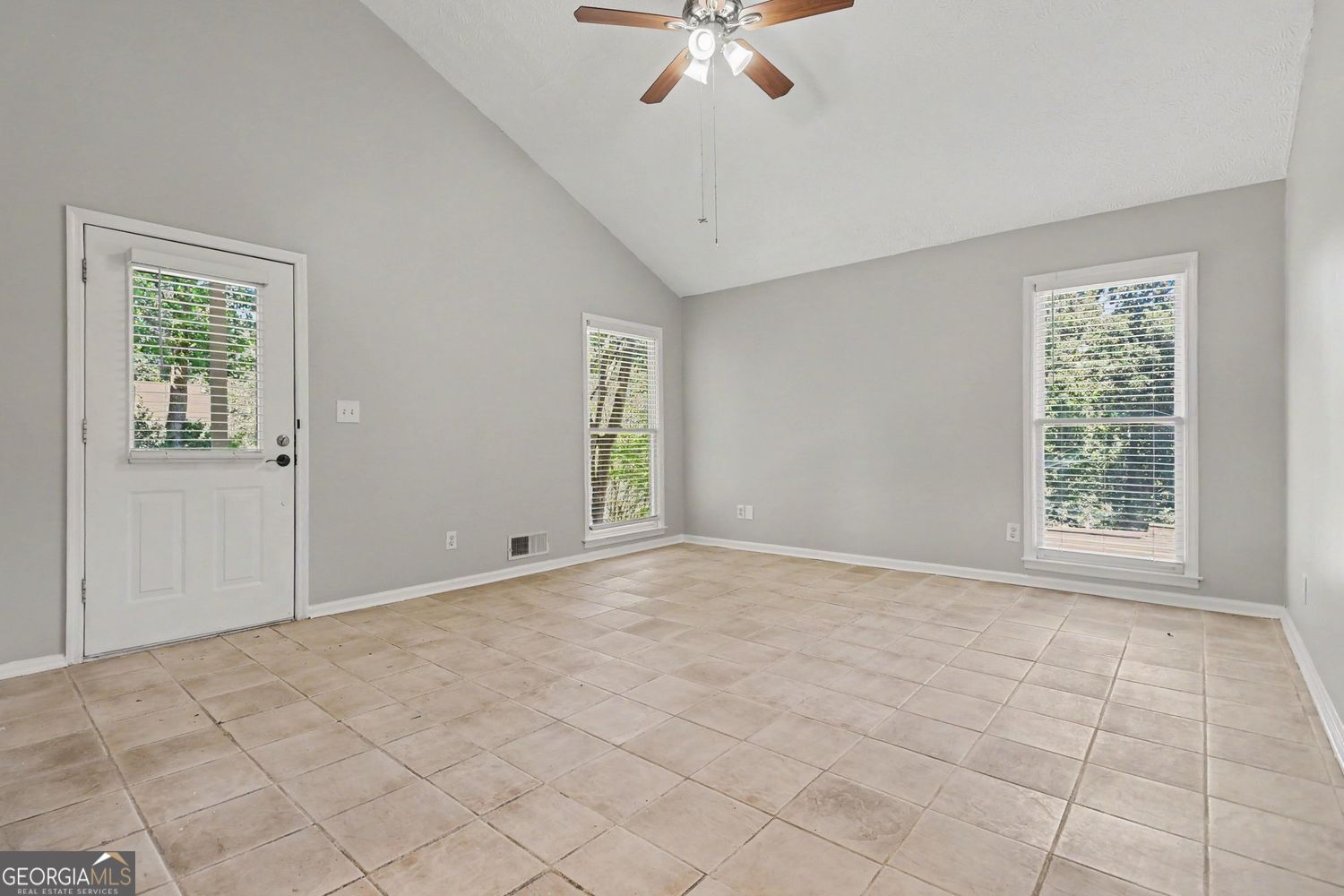 2765 Poplar Lane Property Photo 4
