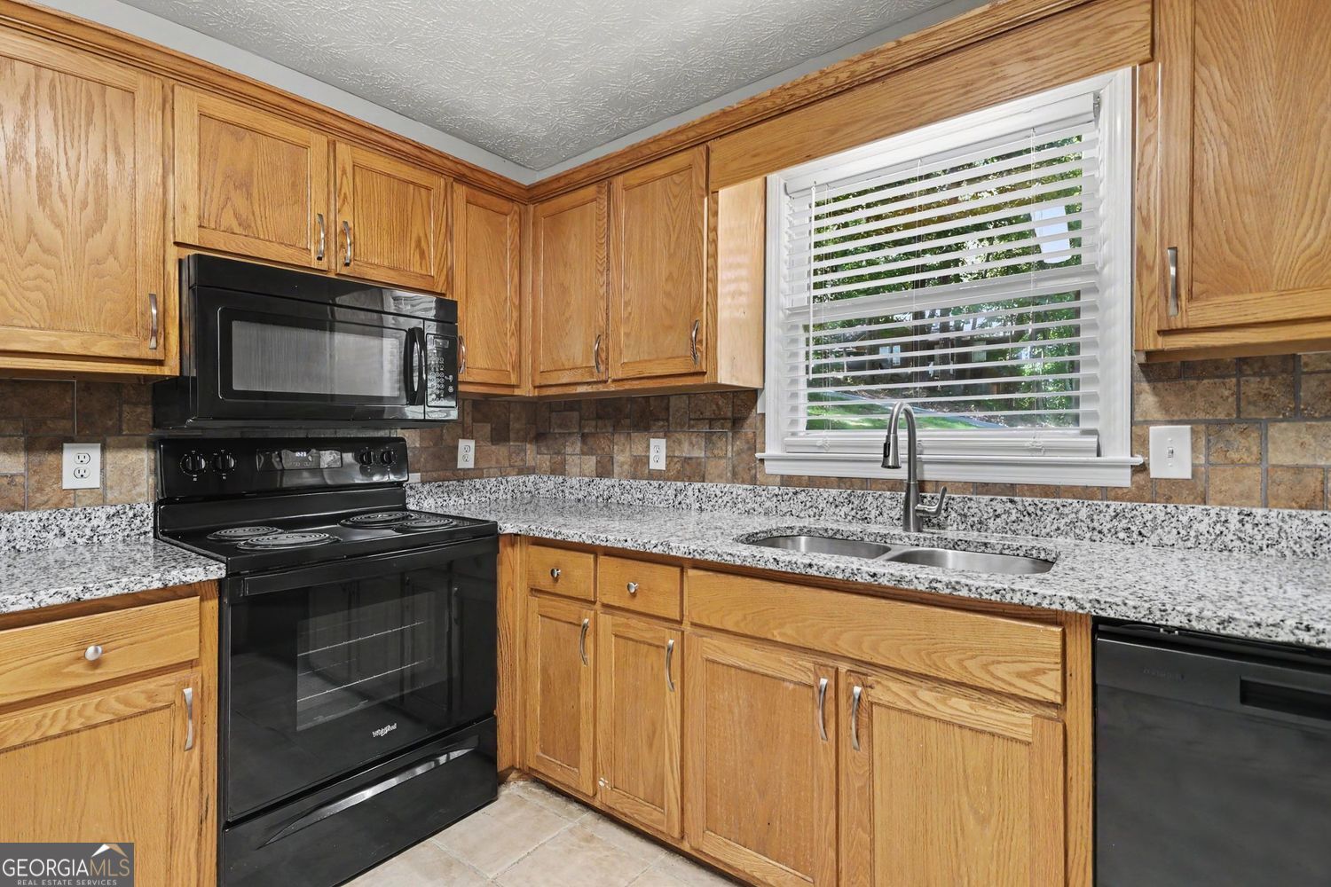 2765 Poplar Lane Property Photo 9
