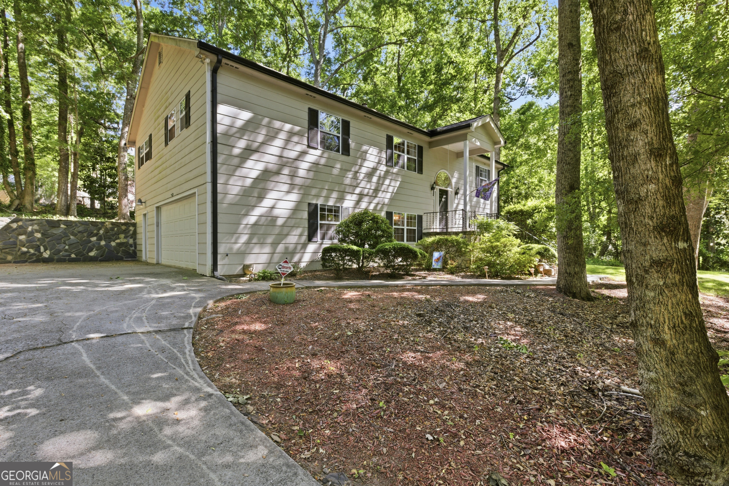 325 Springwood Drive Property Photo 1
