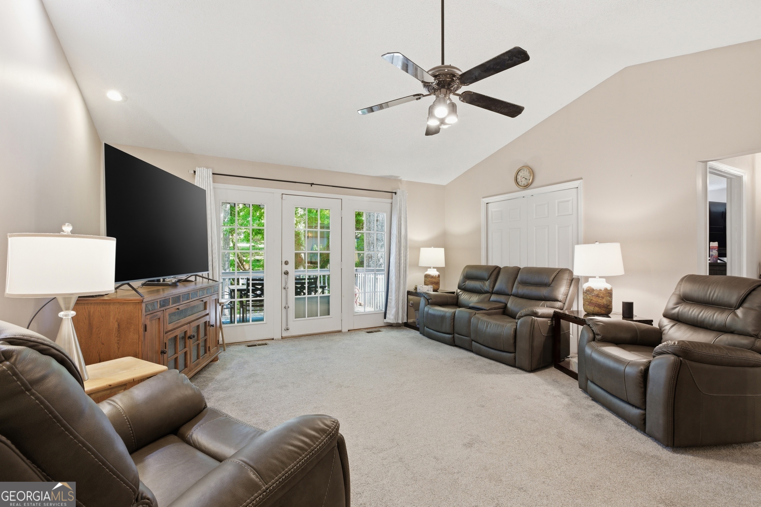 325 Springwood Drive Property Photo 6