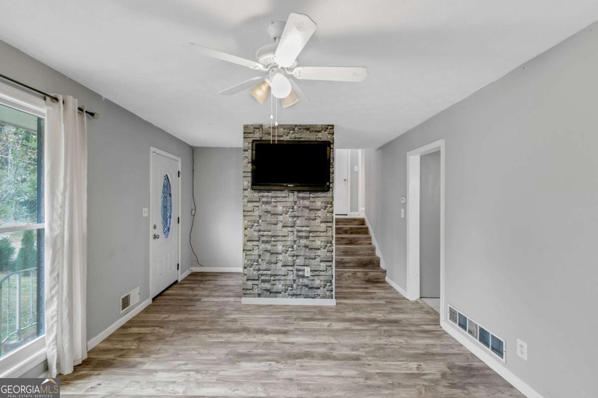 927 Slash Pine Road Property Photo 4