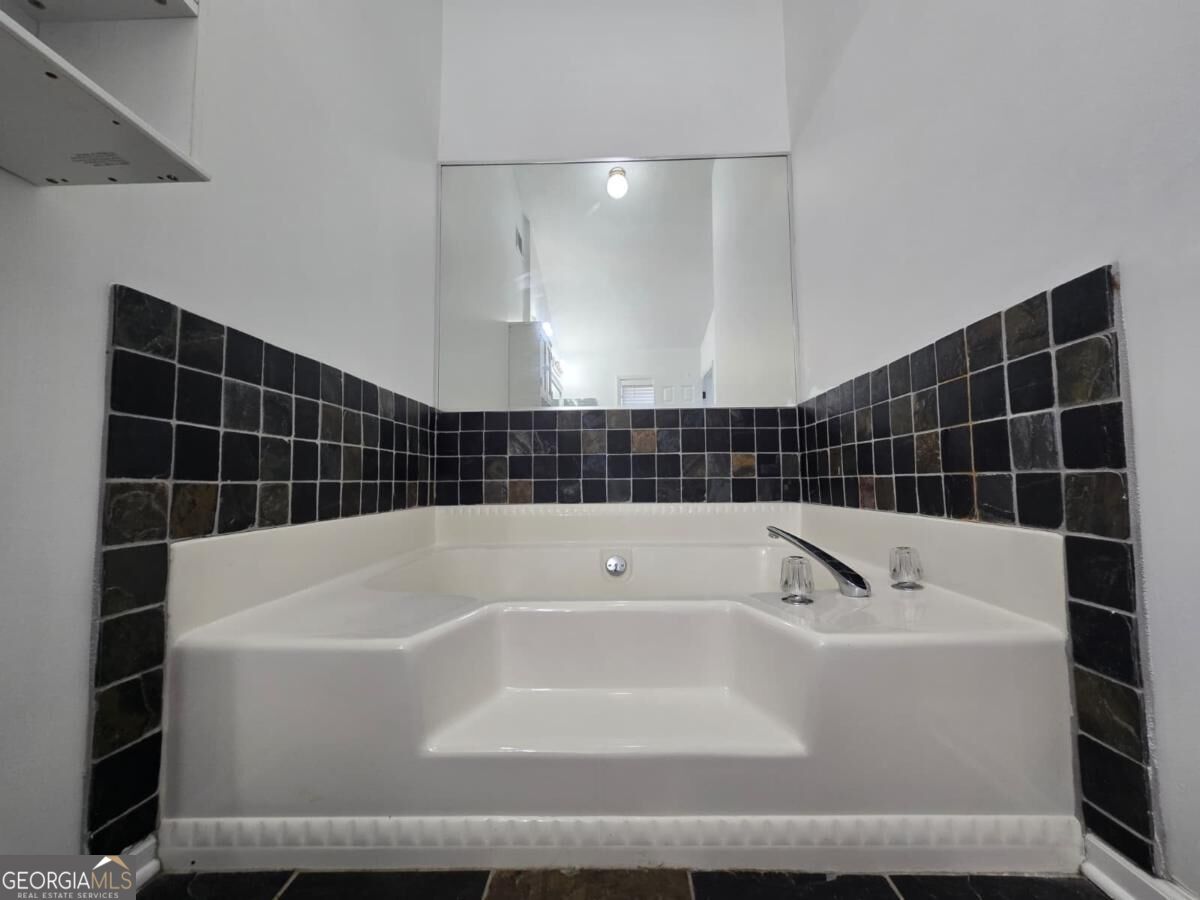 4931 Sugar Creek Drive Property Photo 10