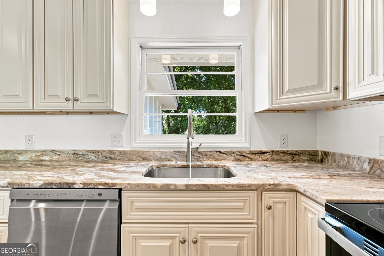 298 Faulkner Street Property Photo 19