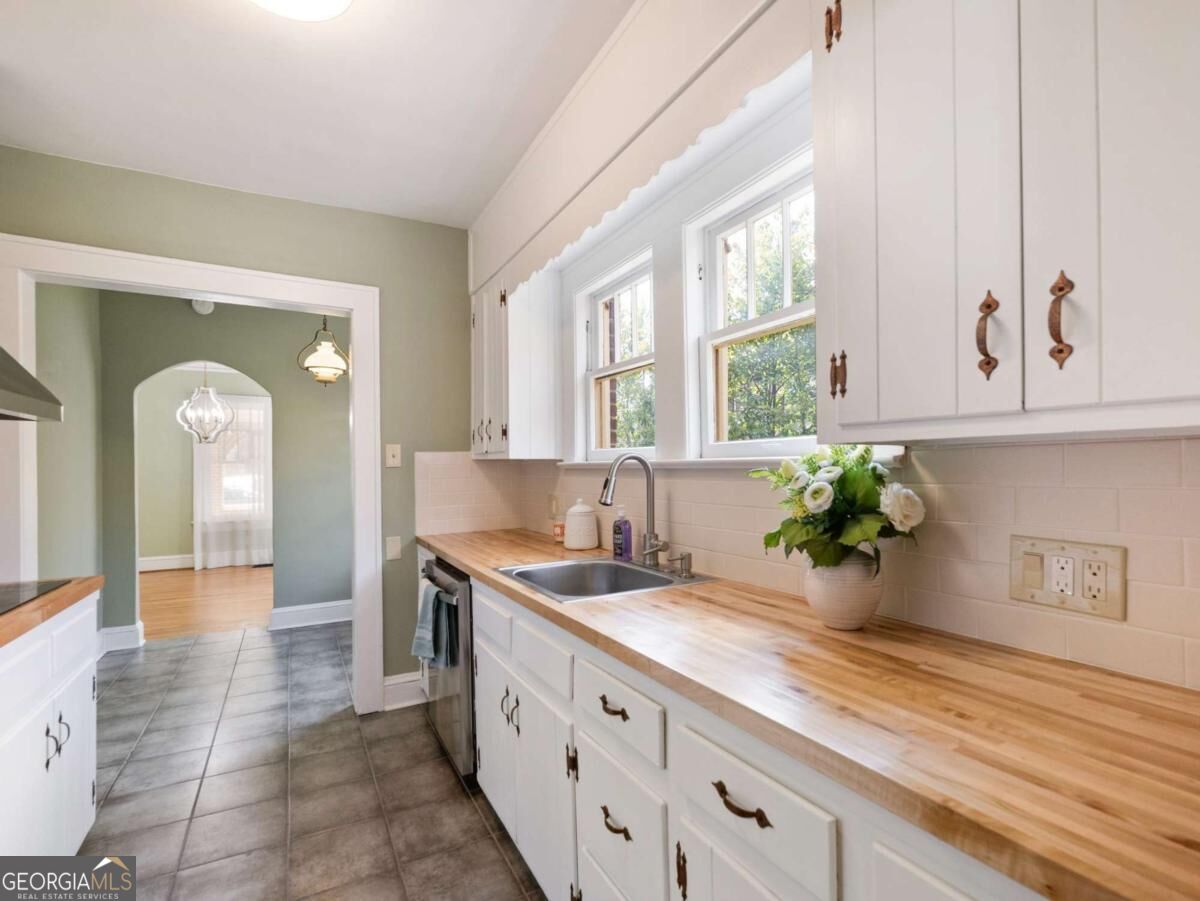 1391 Jefferson Avenue Property Photo 16