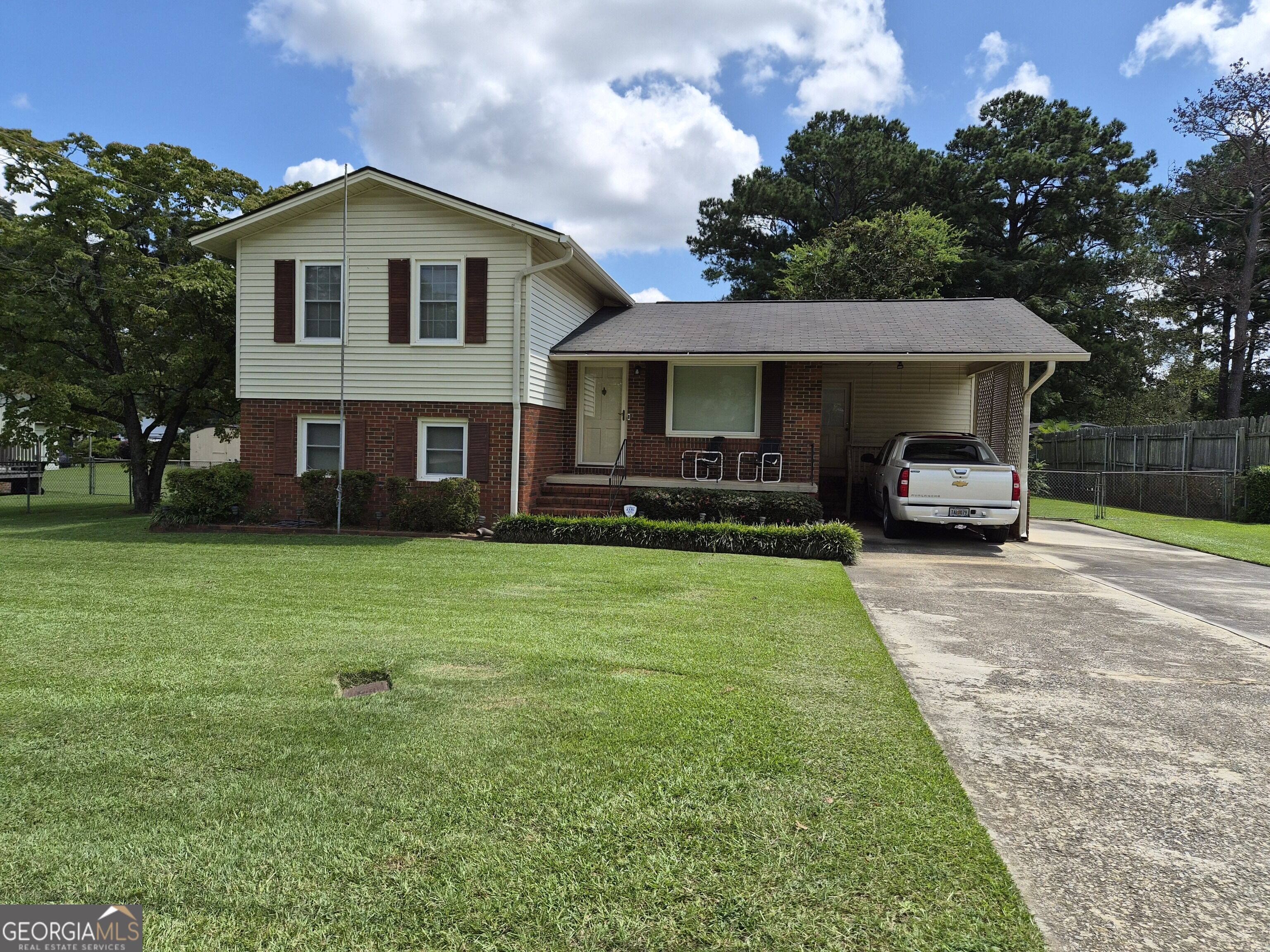 209 Self Street Property Photo 1