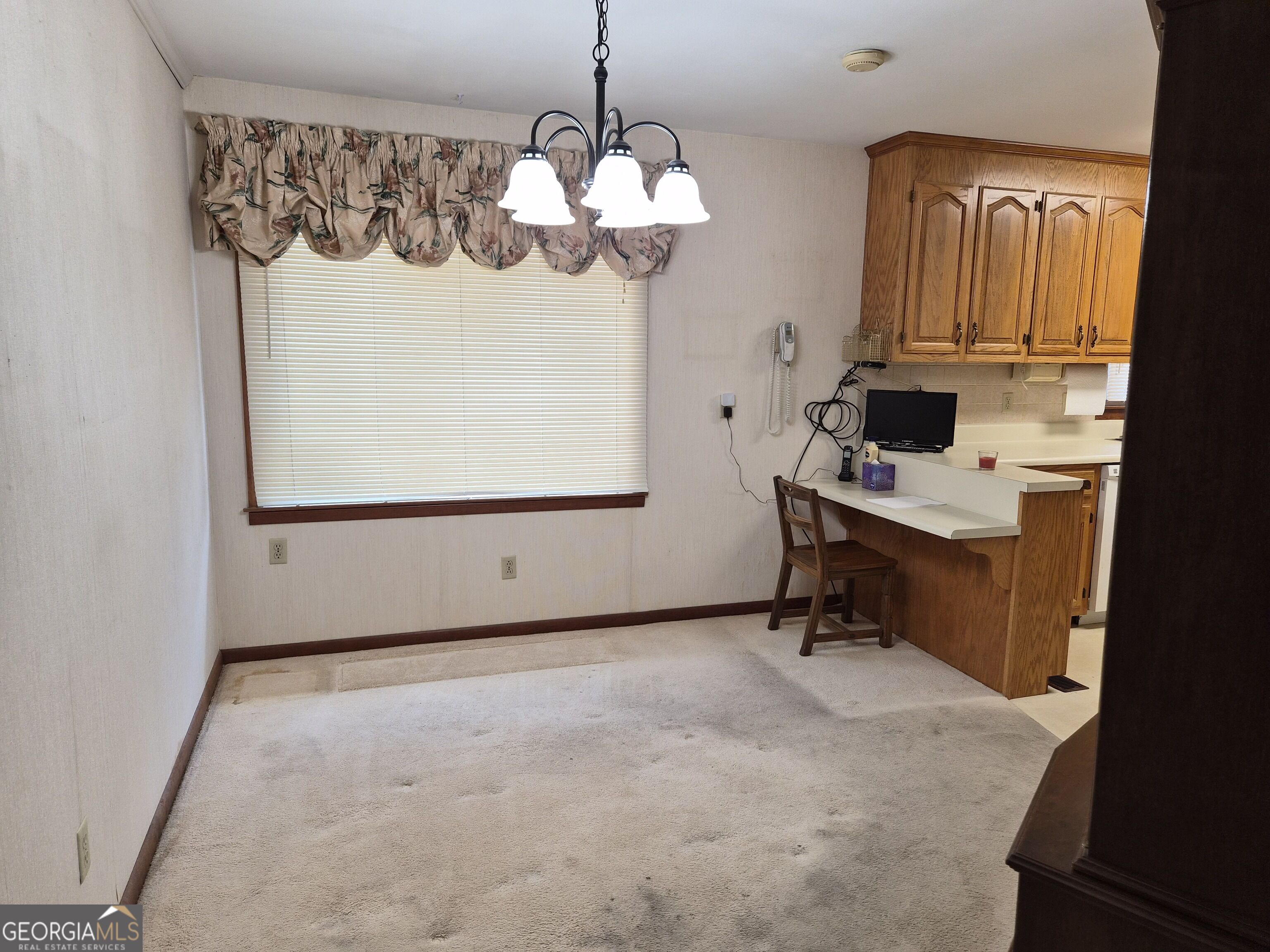 209 Self Street Property Photo 2