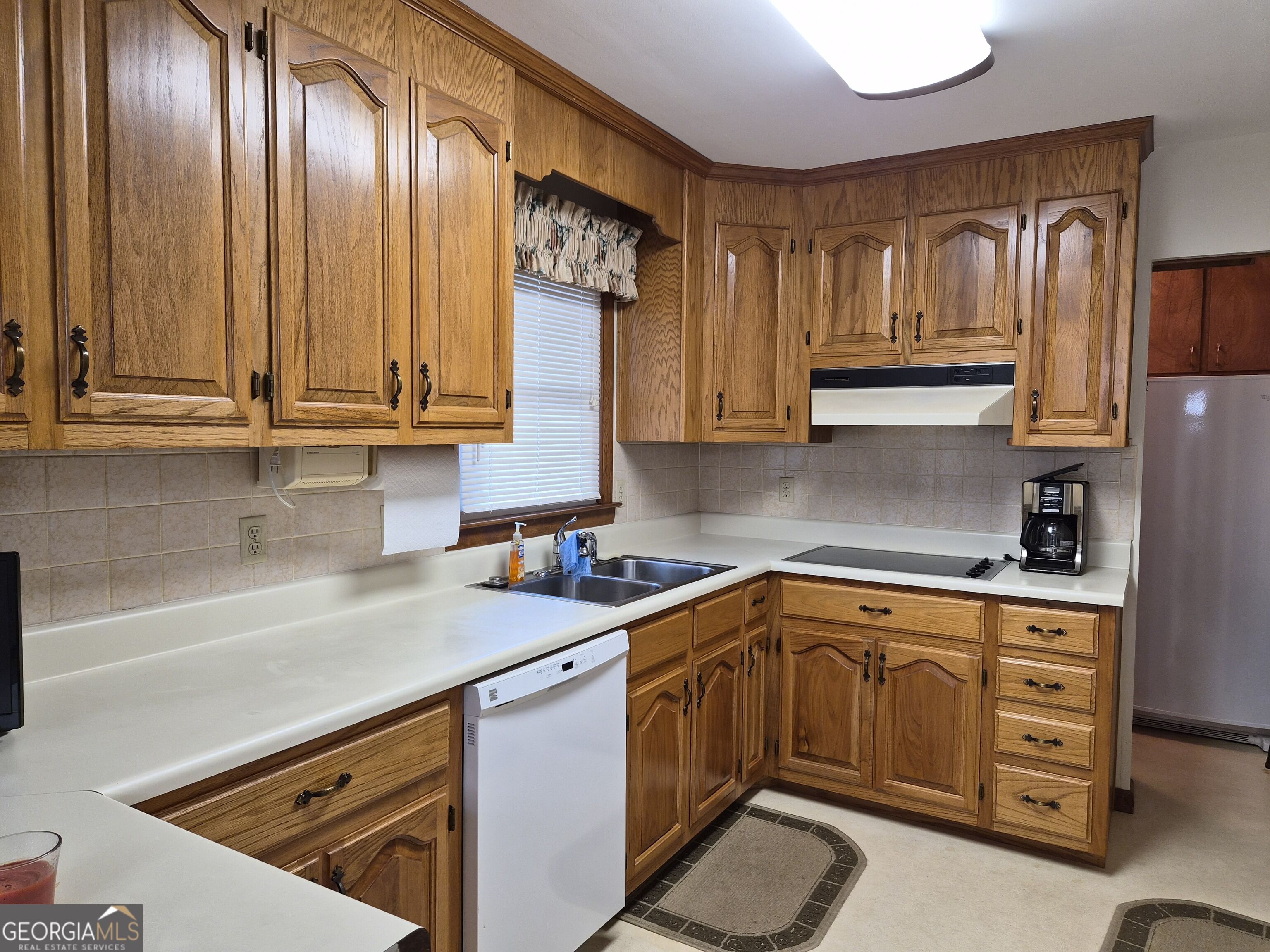 209 Self Street Property Photo 5
